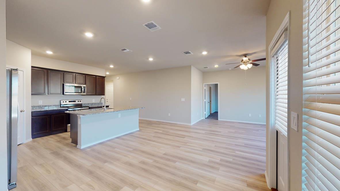 536 Hector Loop Property Photo 11