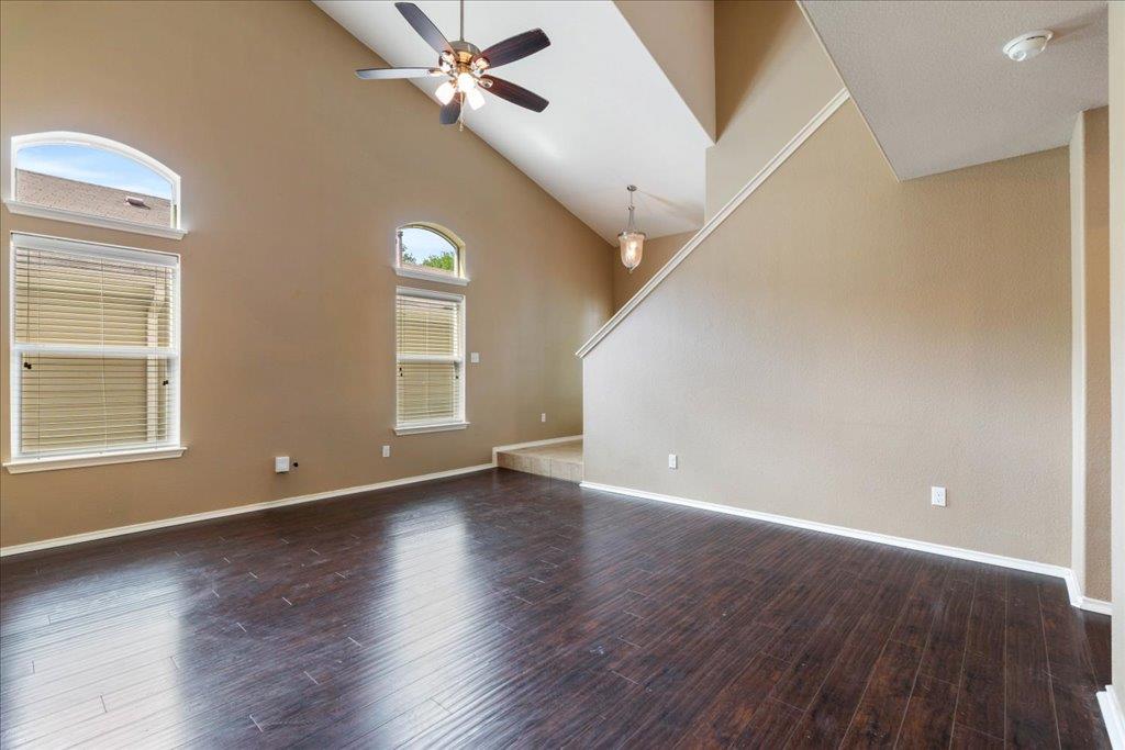 1421 Huckleberry Ln Property Photo 3