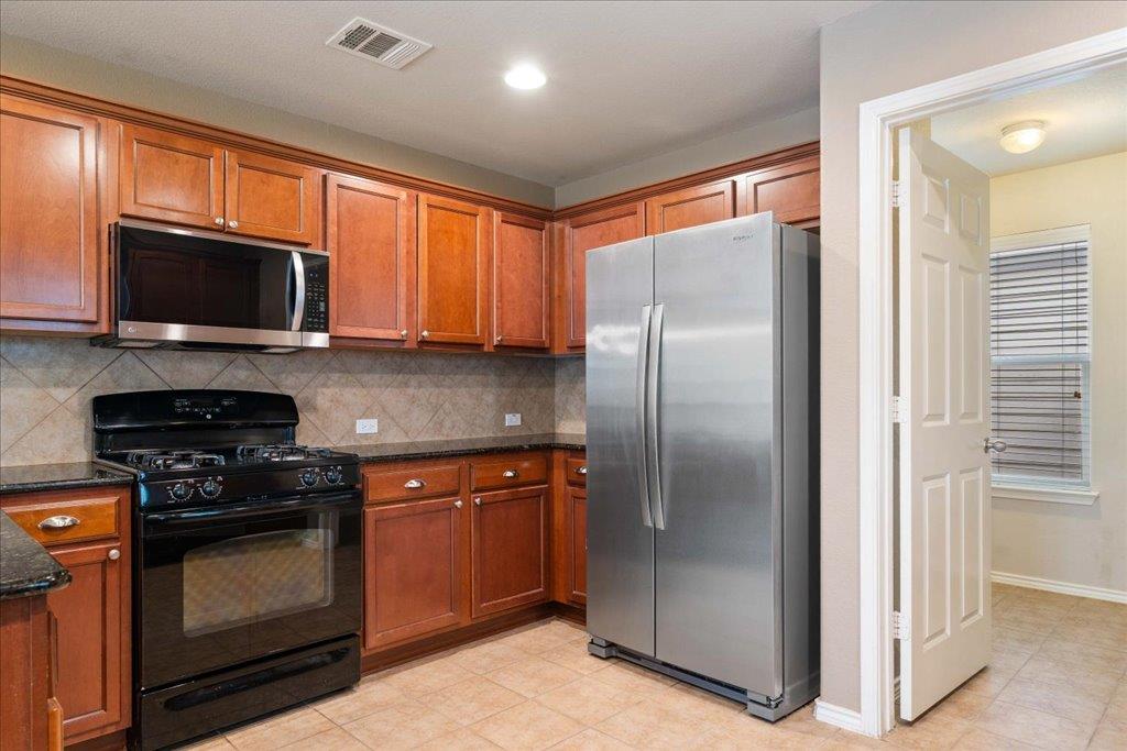 1421 Huckleberry Ln Property Photo 6