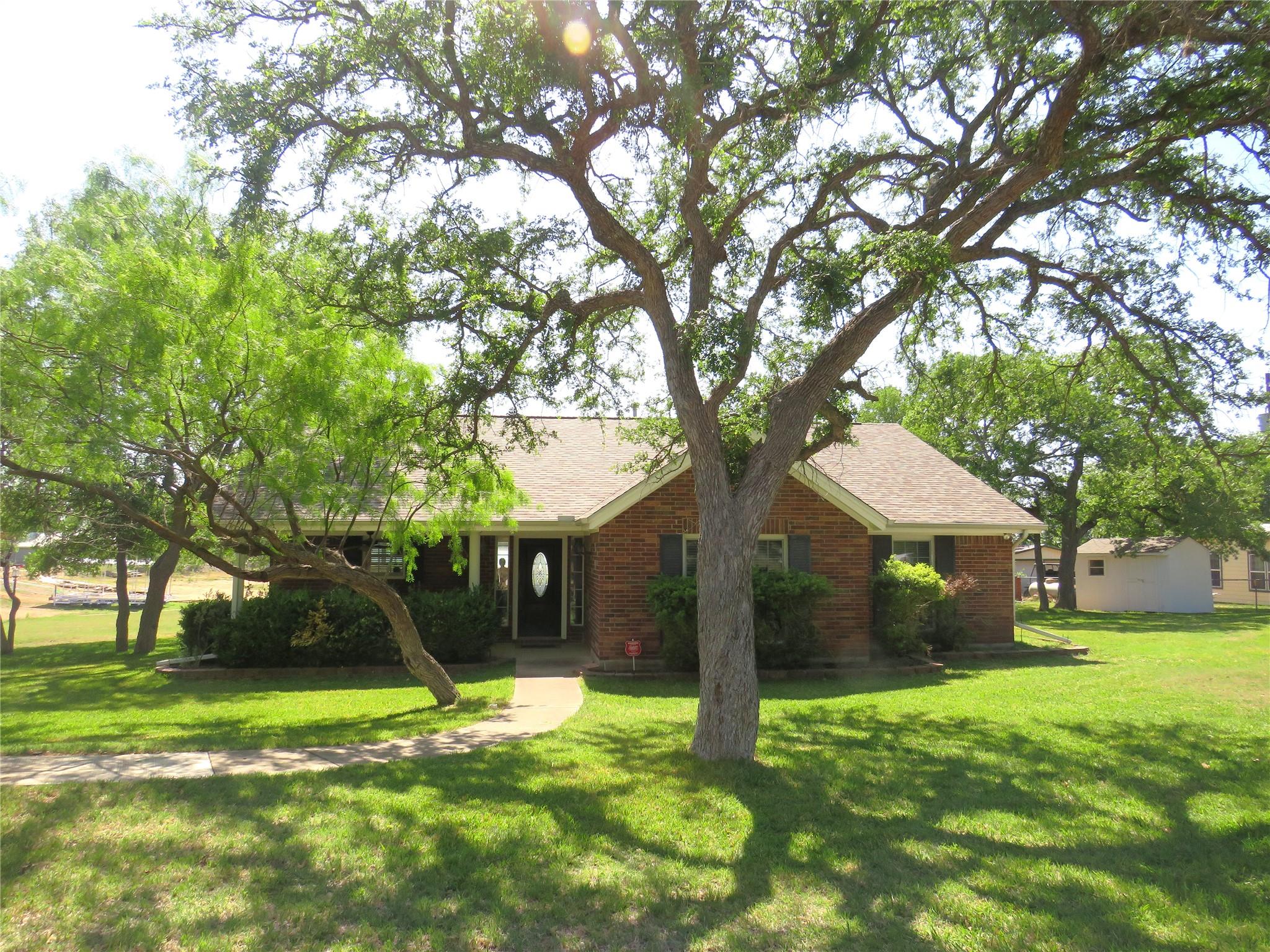 220 W Lakecrest Dr Property Photo