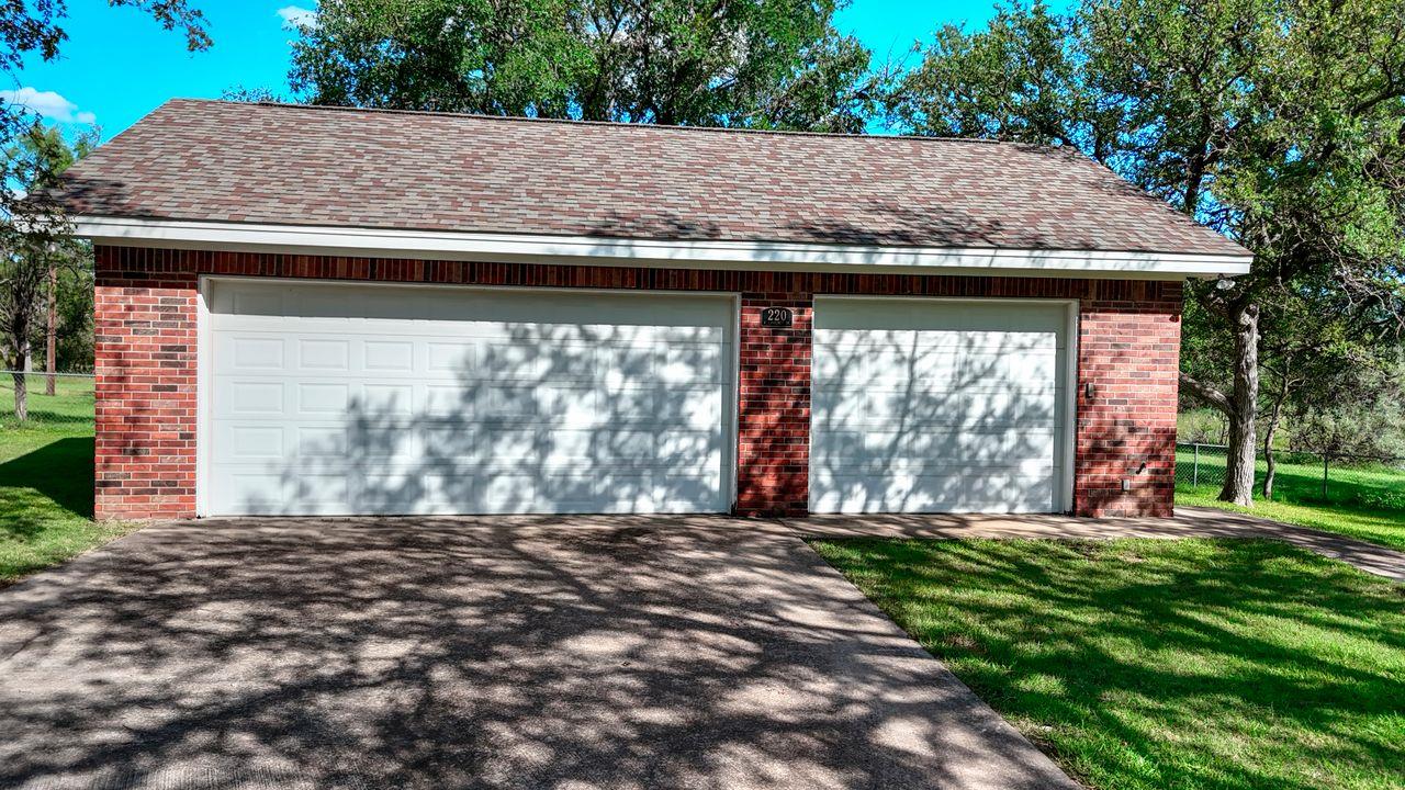 220 W Lakecrest Dr Property Photo 2