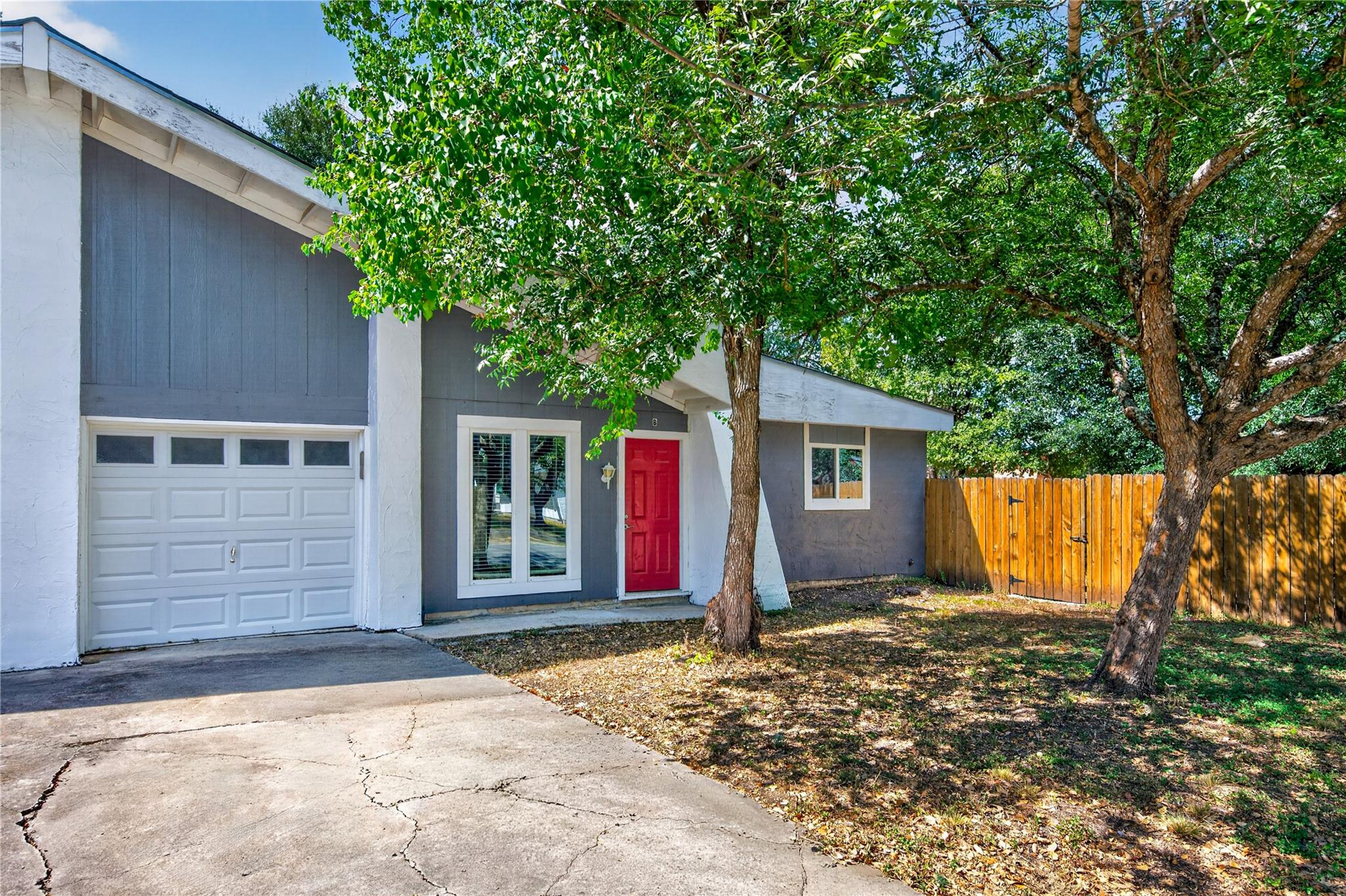 2201 Deadwood Dr #b Property Photo 2