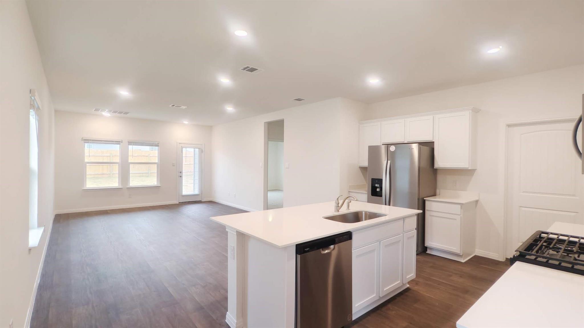 302 Gladiola Loop Property Photo 5