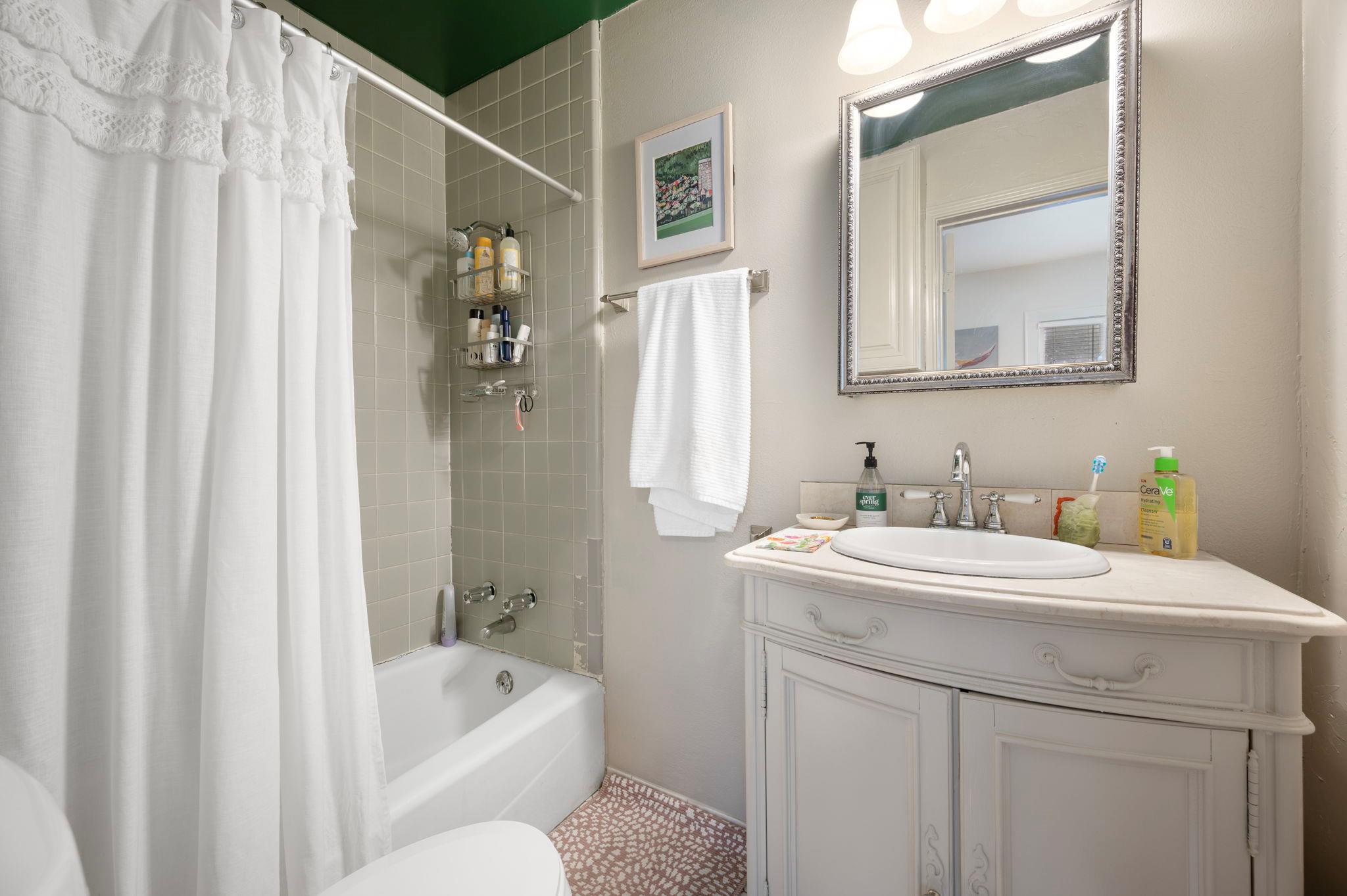 1520 Enfield Rd Property Photo 11