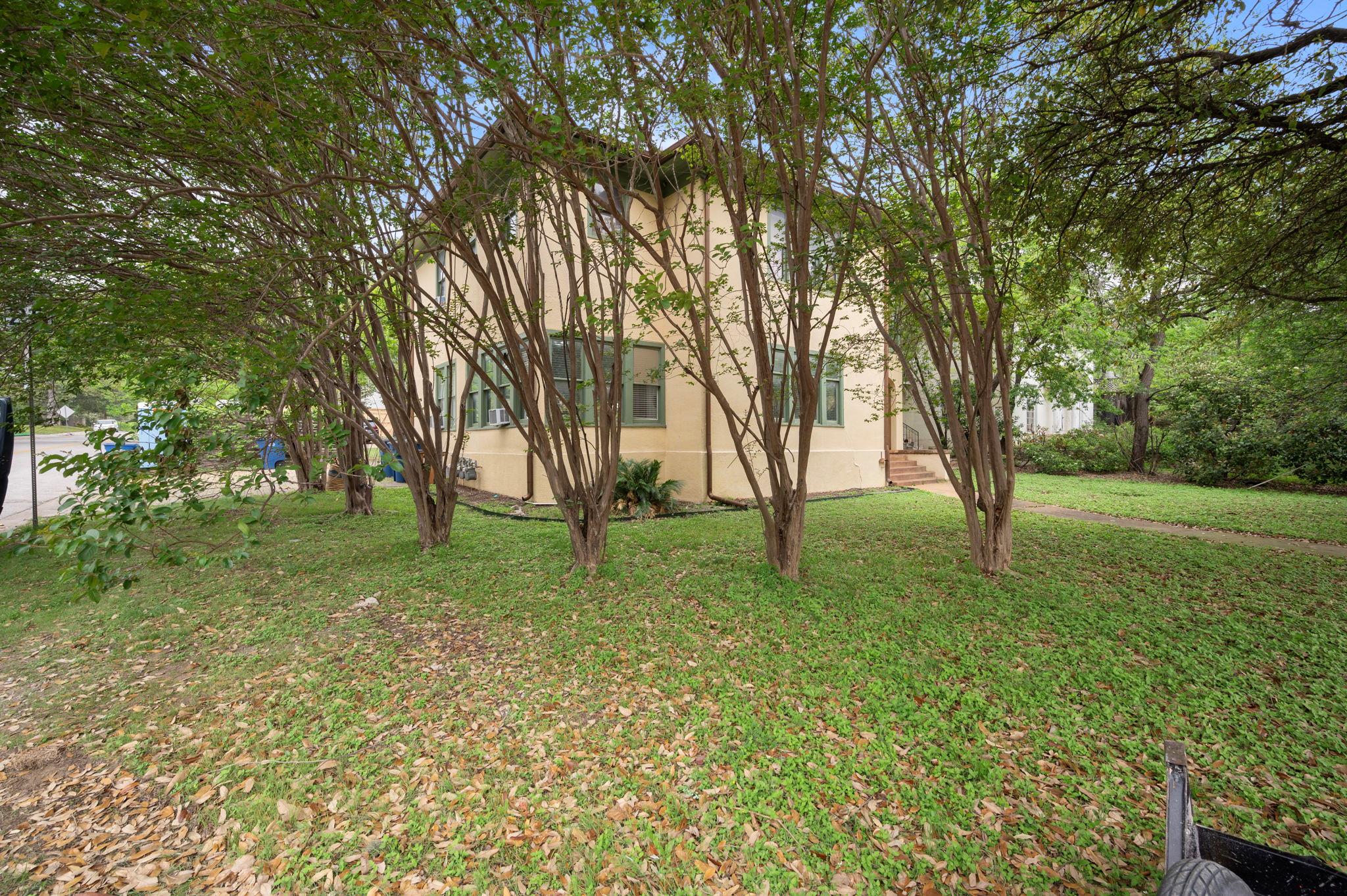 1520 Enfield Rd Property Photo 16