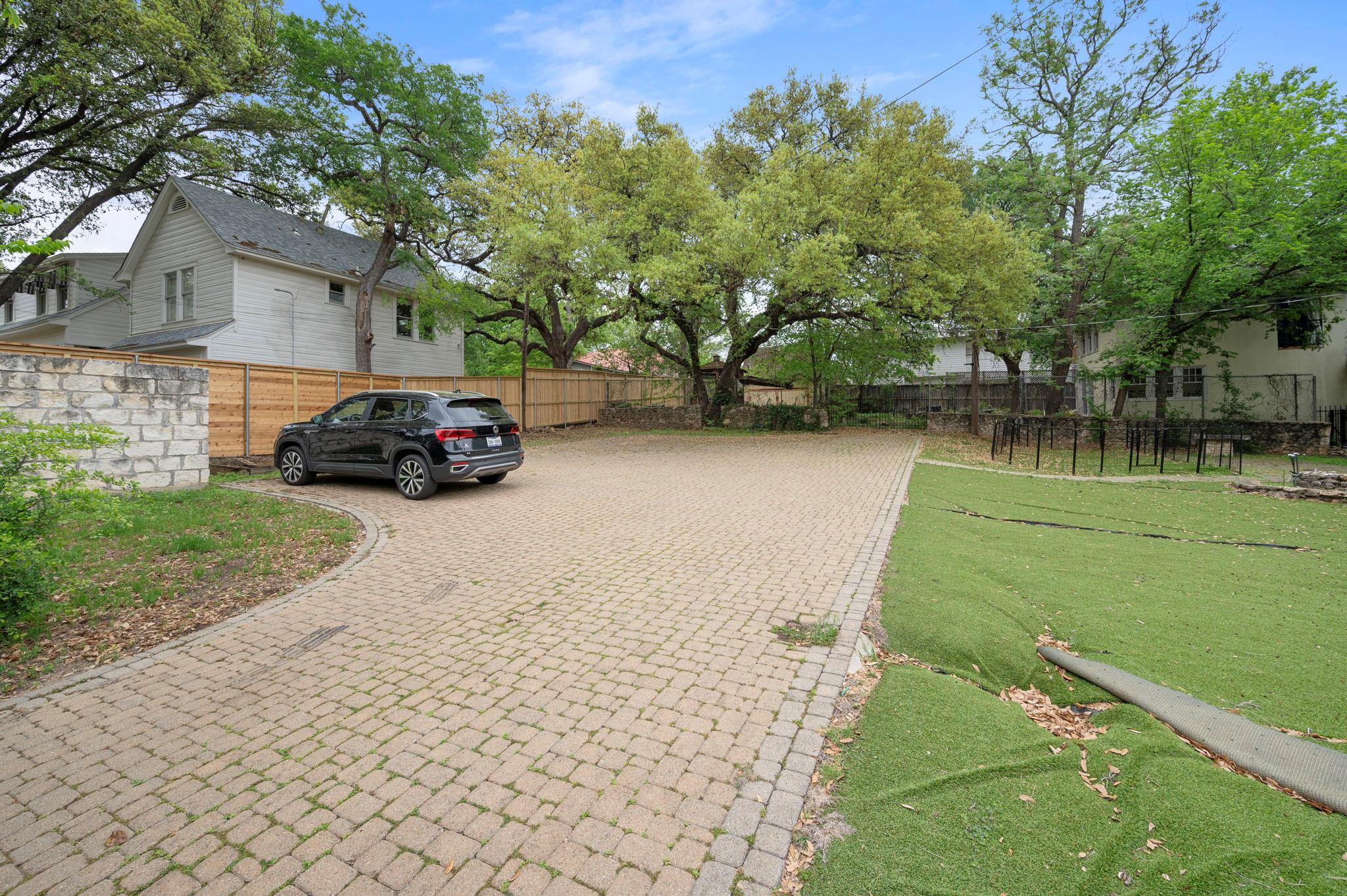 1520 Enfield Rd Property Photo 21