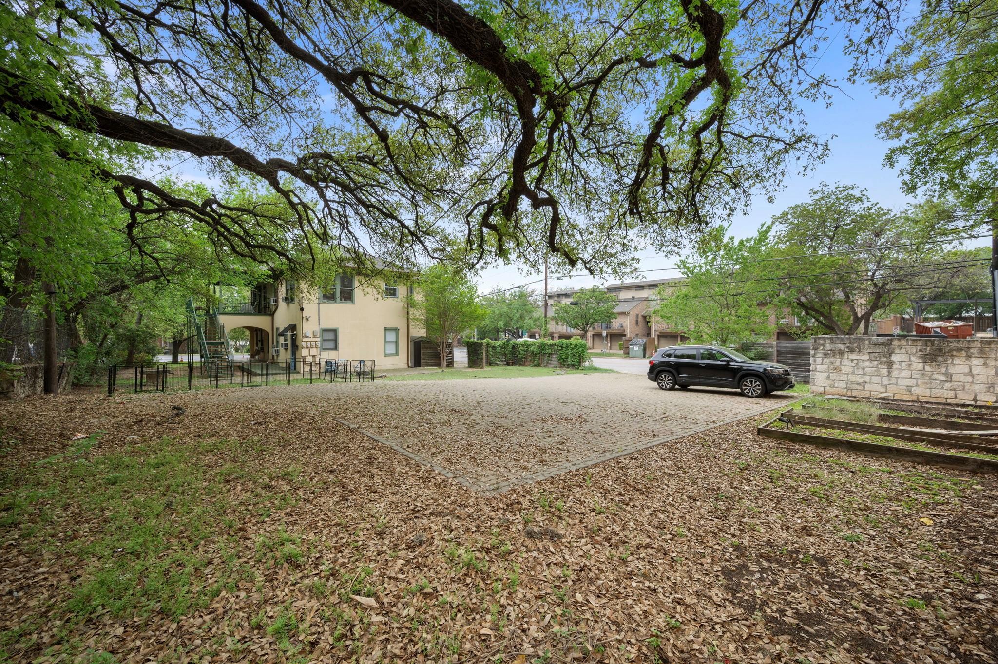 1520 Enfield Rd Property Photo 24