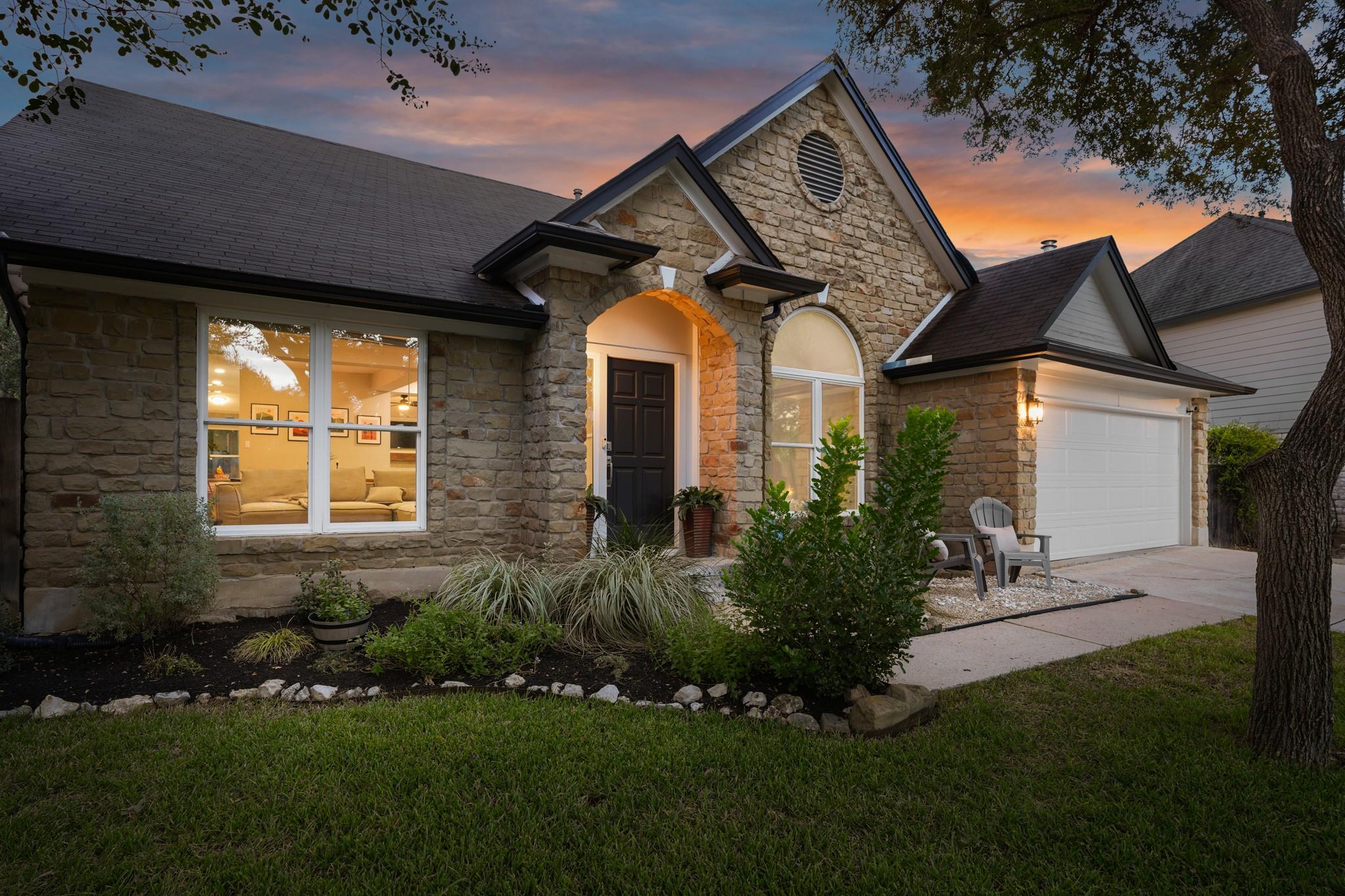 9301 Silk Oak Cv Property Photo 1