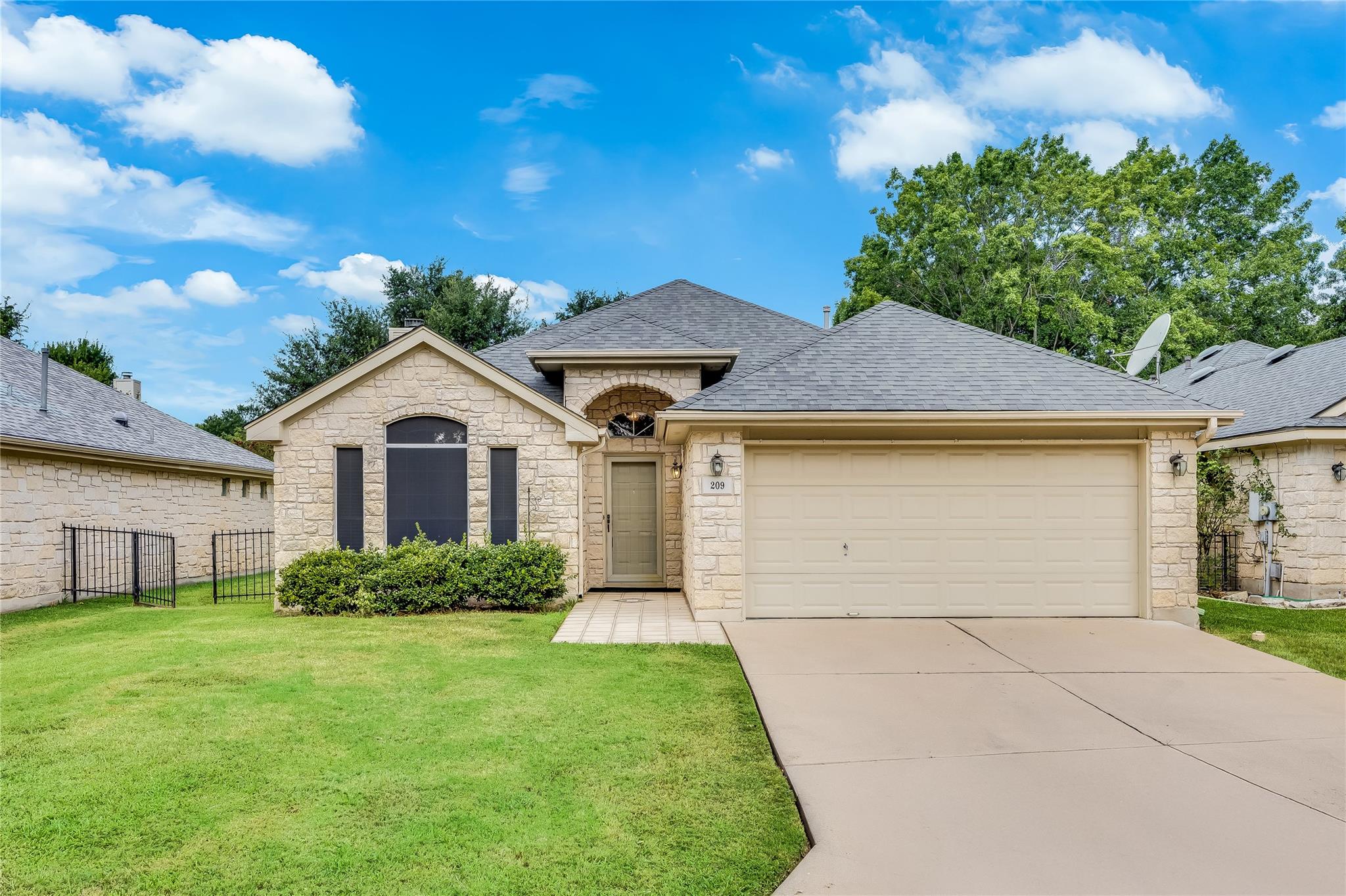 209 Village Dr Property Photo 1