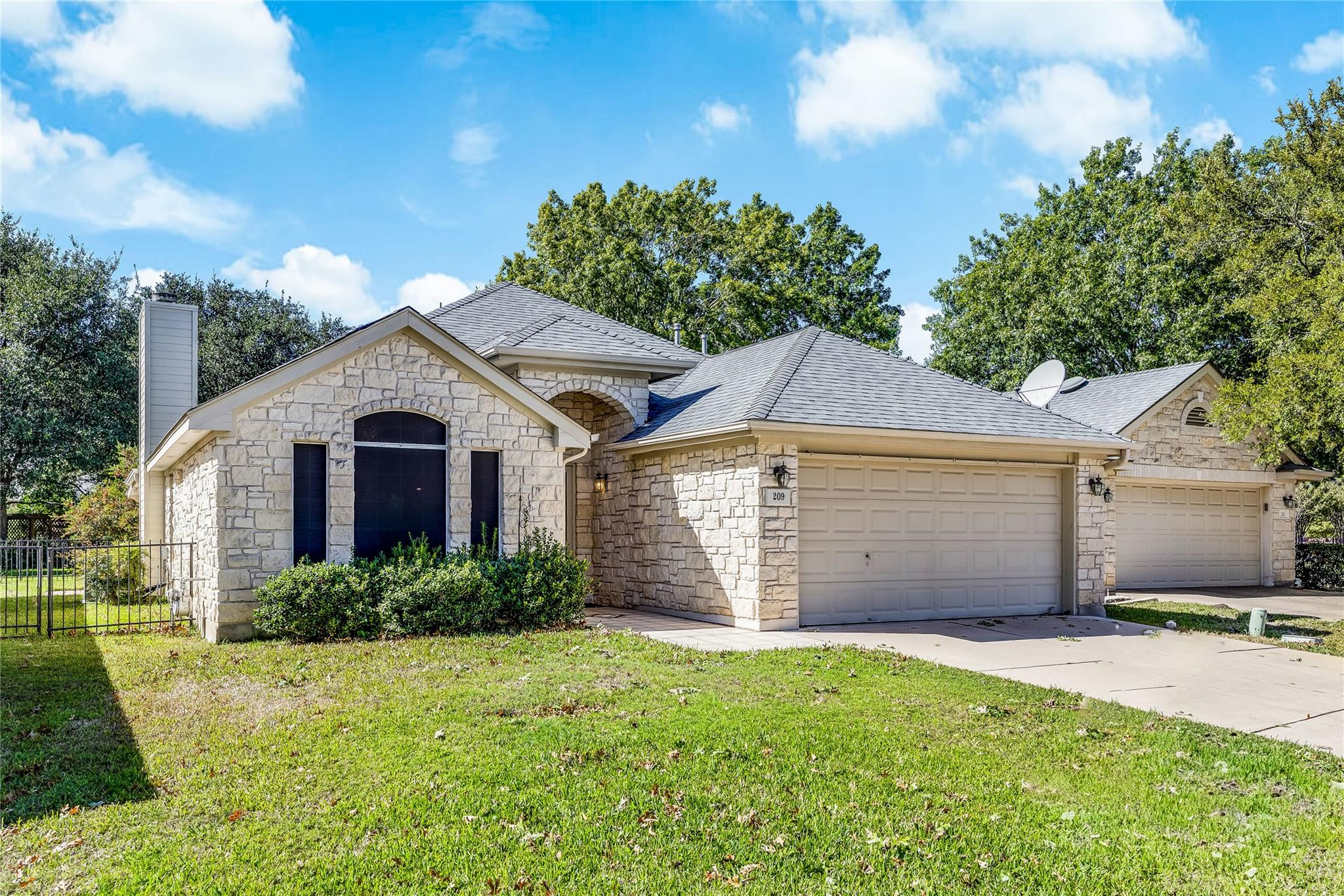 209 Village Dr Property Photo 2