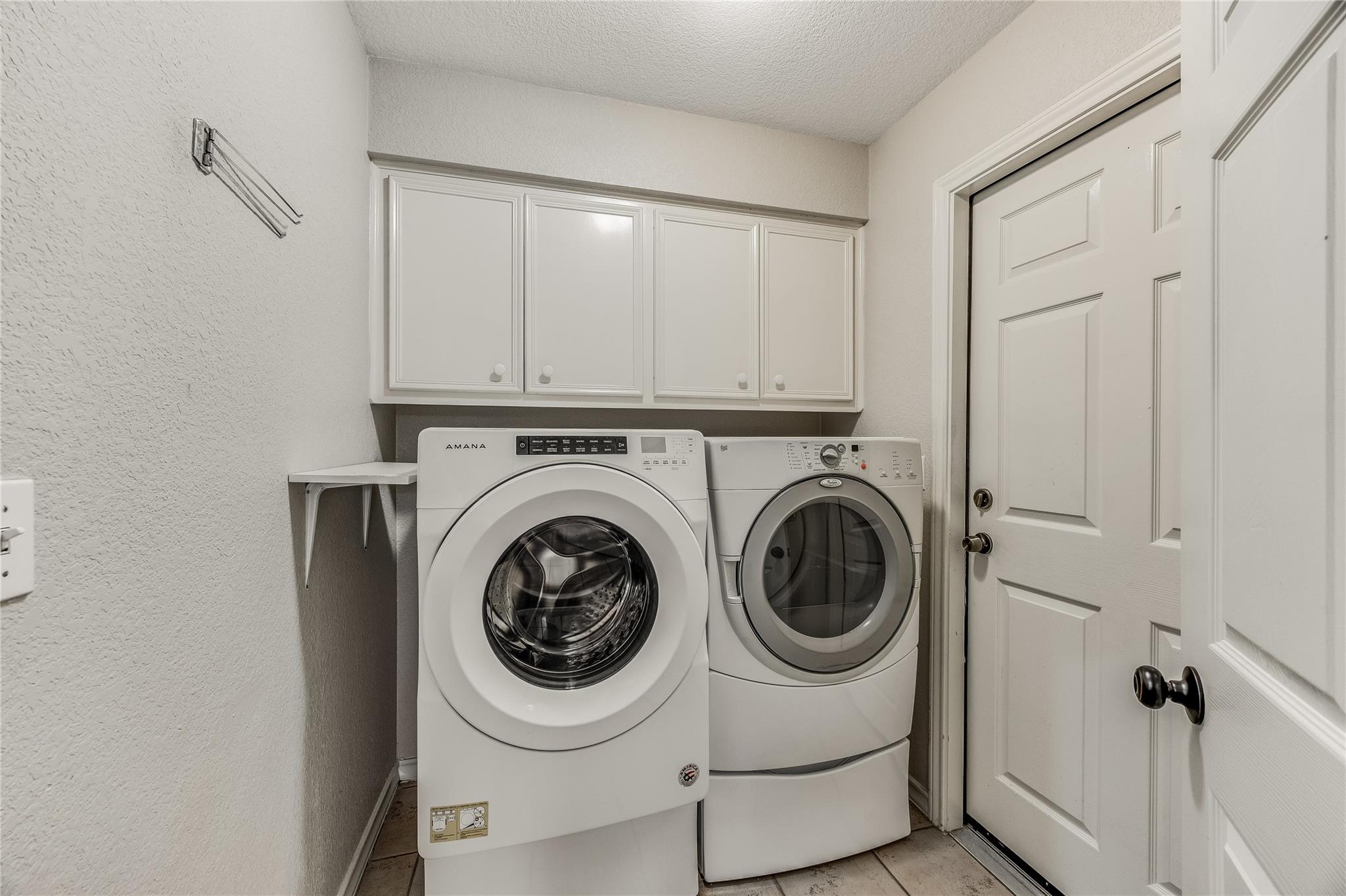 209 Village Dr Property Photo 28