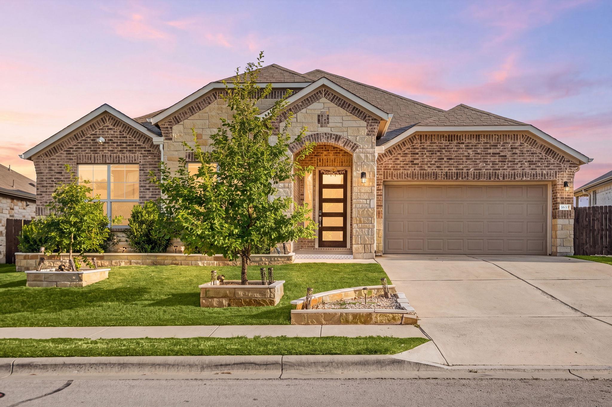 1633 Weavers Bnd Property Photo 1