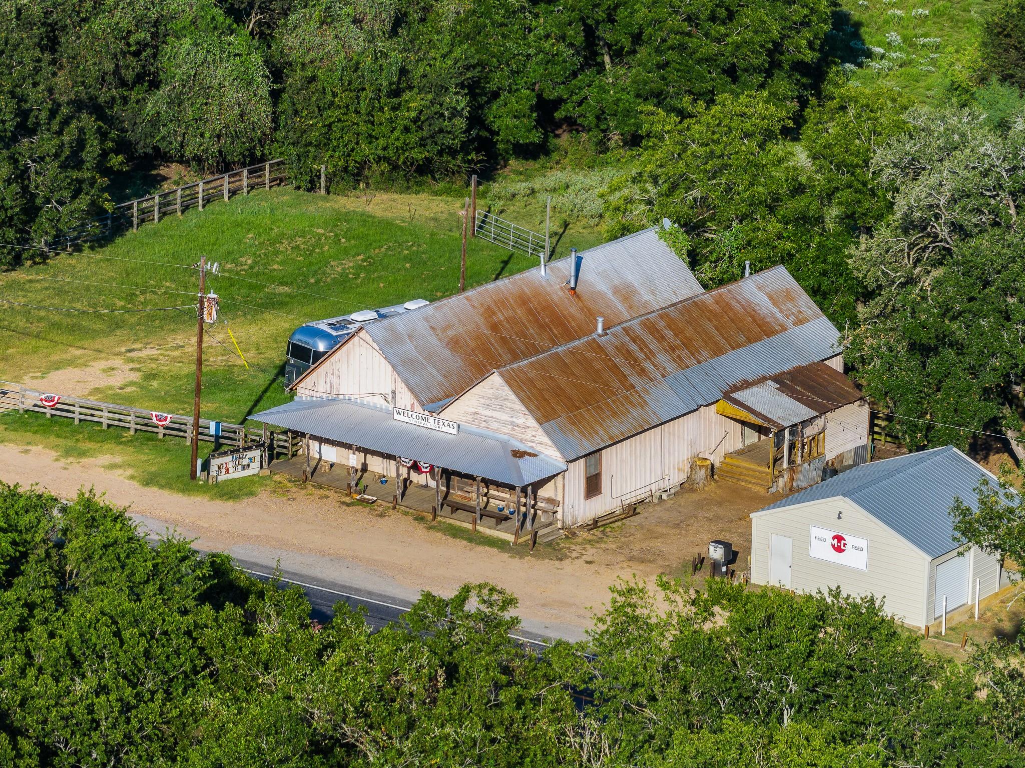 12528 Fm 109 Property Photo 3