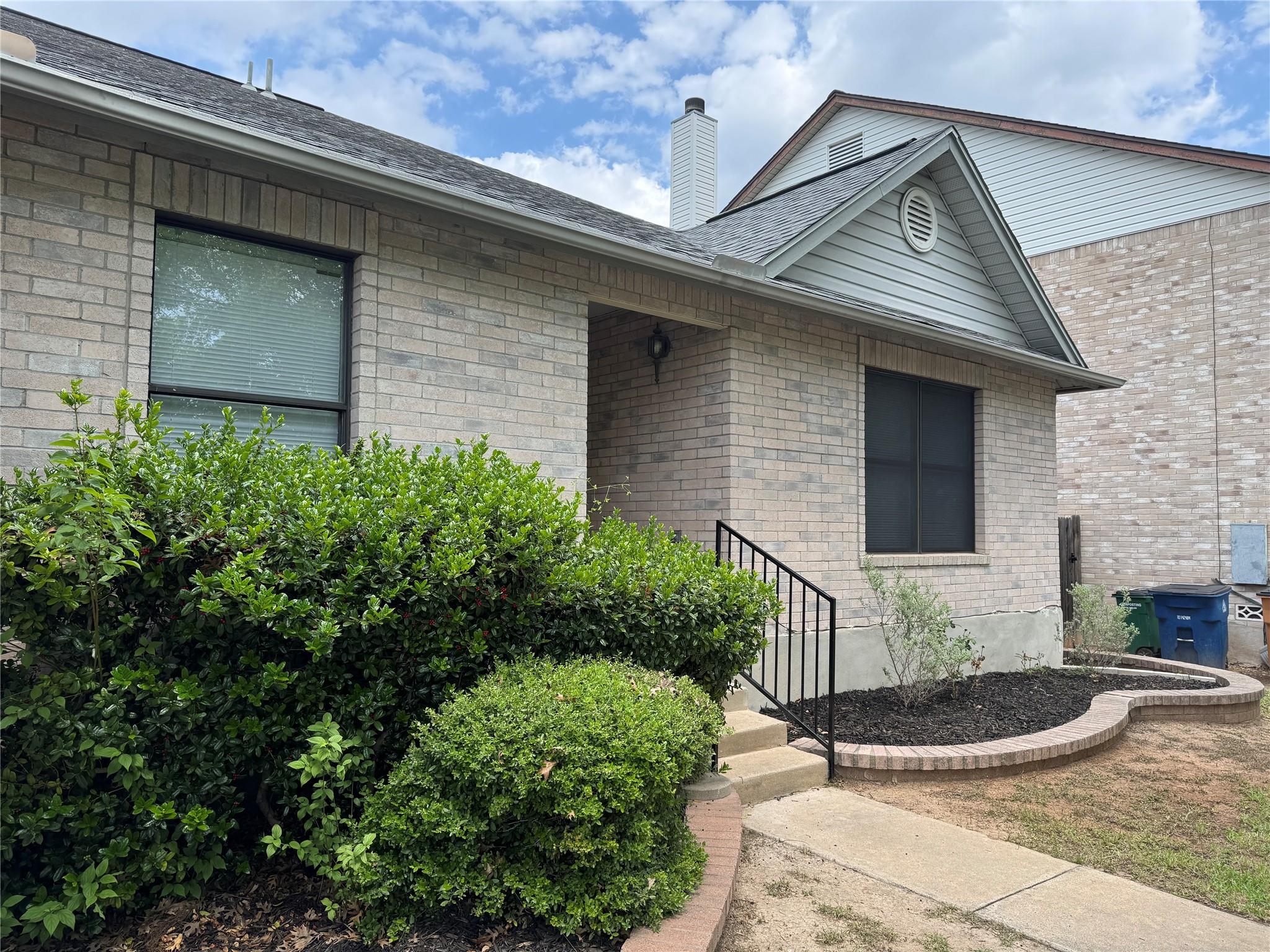 1104 Collinwood West Dr Property Photo 1