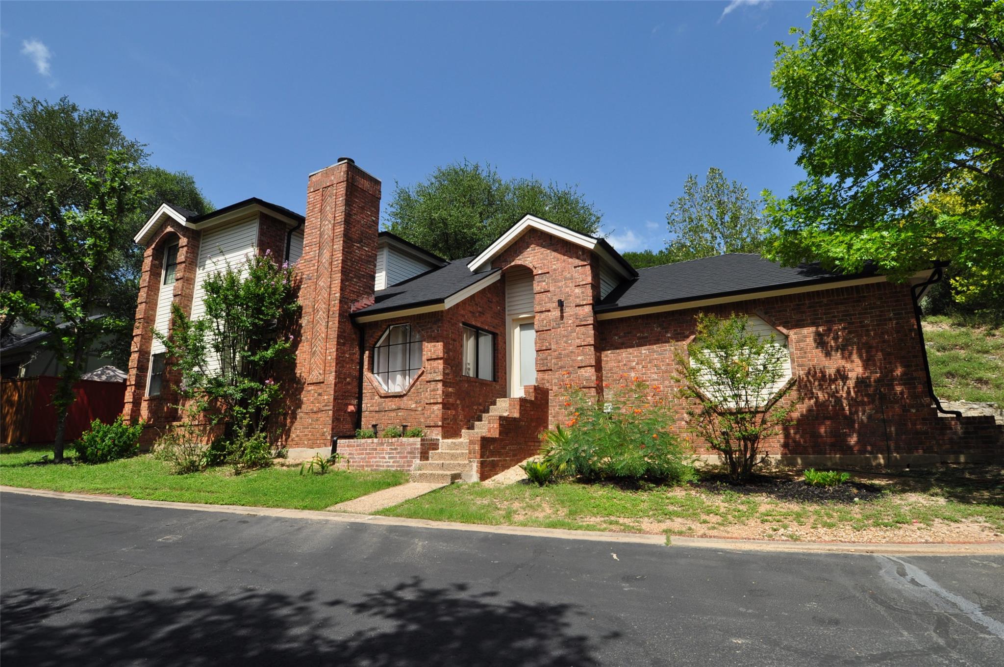 9902 Talleyran Dr Property Photo 1