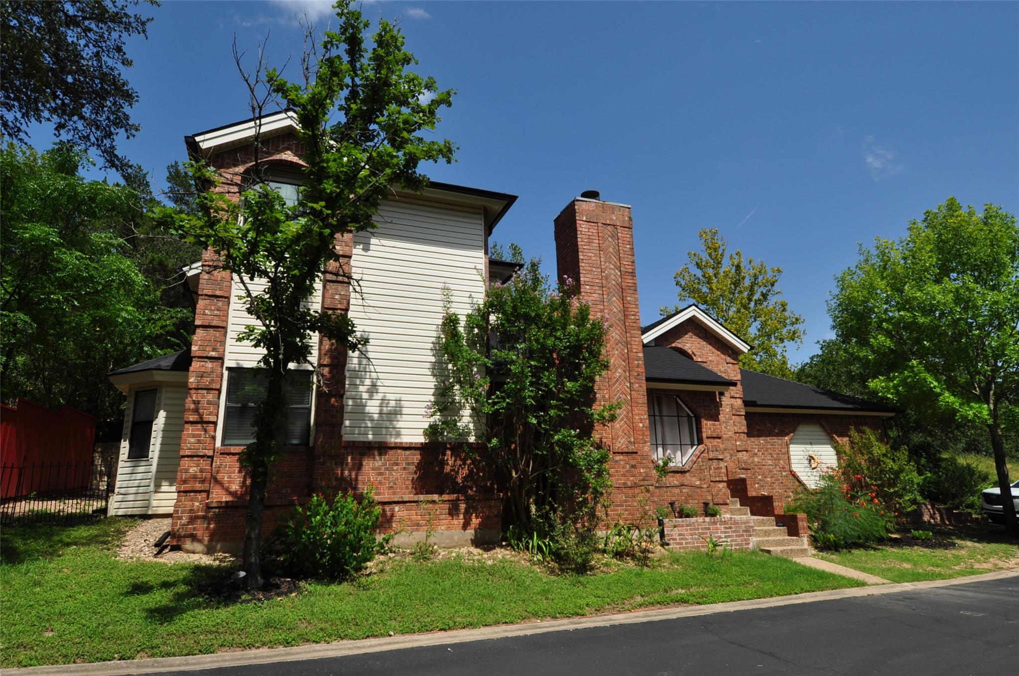 9902 Talleyran Dr Property Photo 2