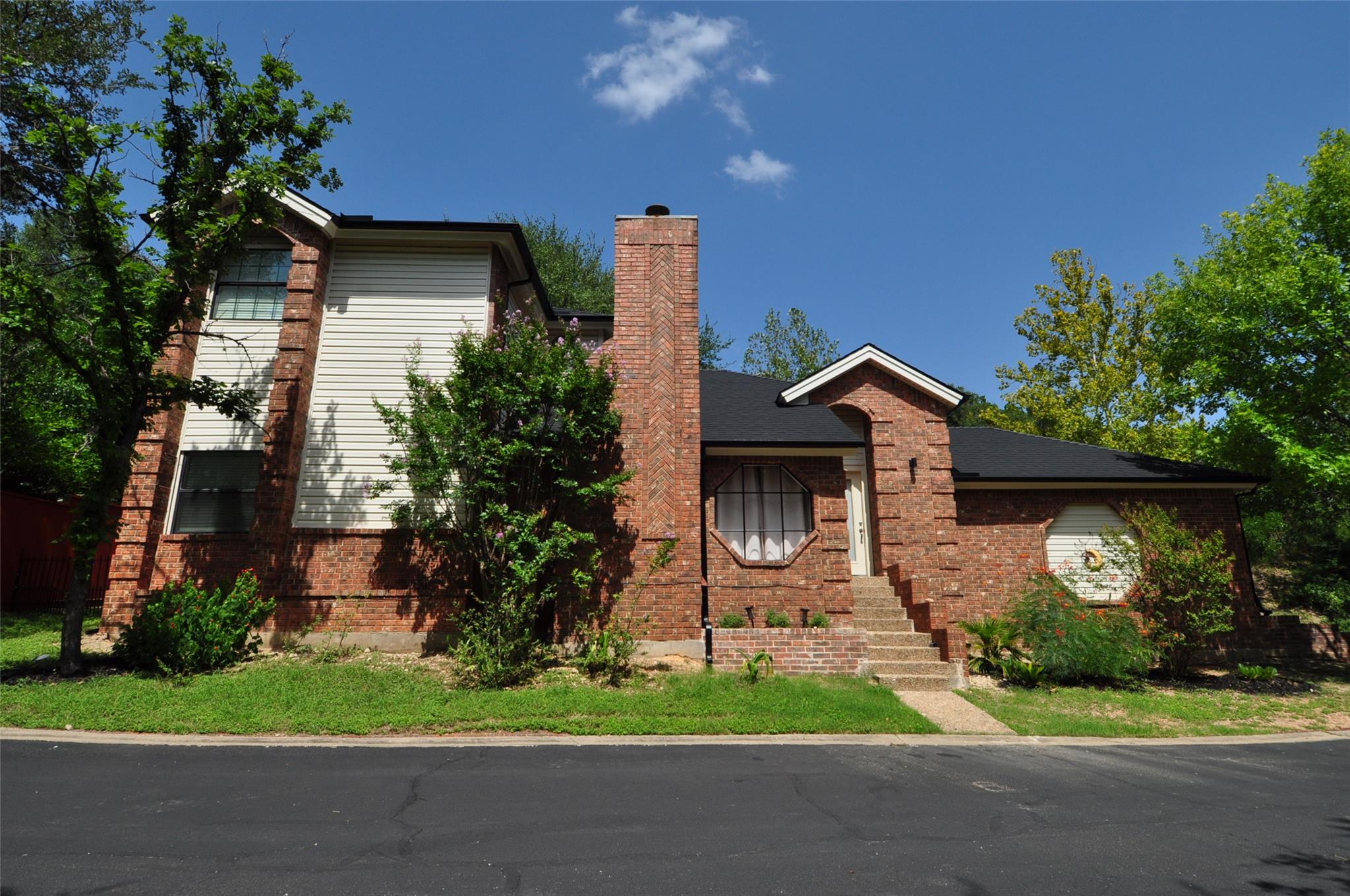 9902 Talleyran Dr Property Photo 3