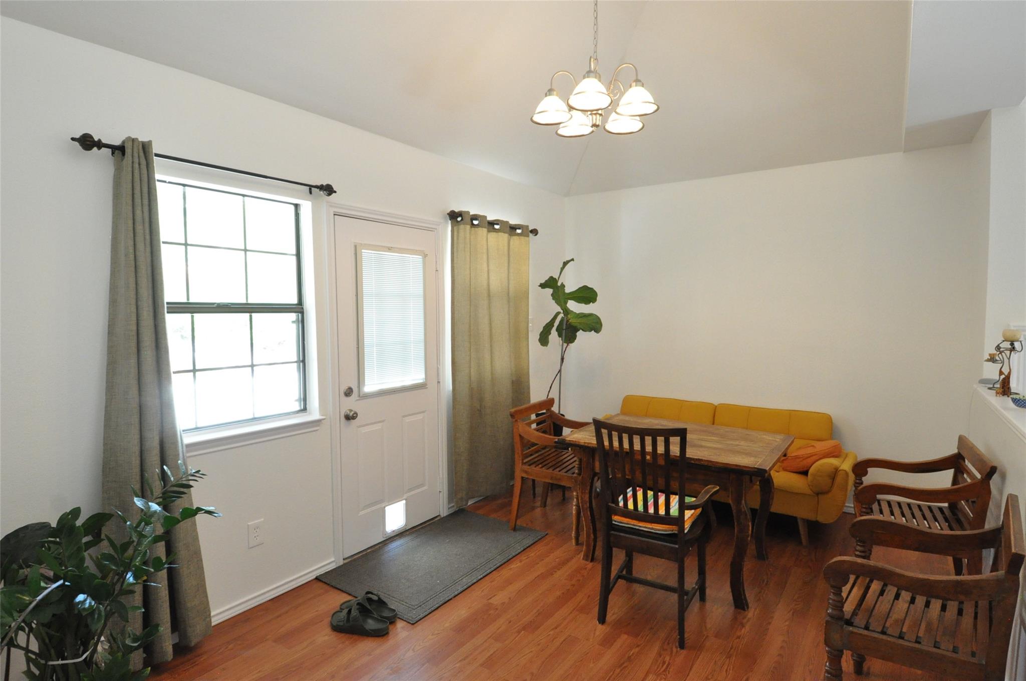 9902 Talleyran Dr Property Photo 6
