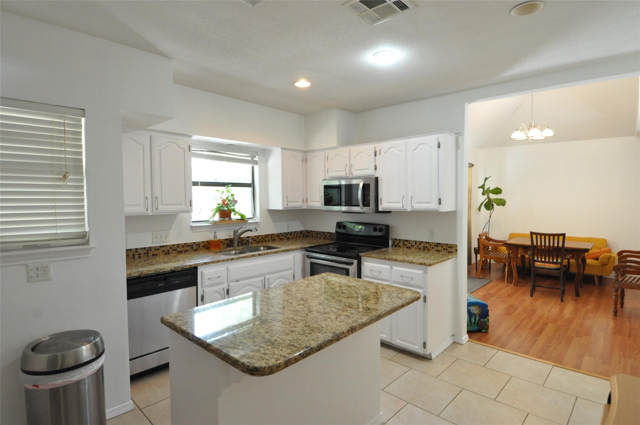 9902 Talleyran Dr Property Photo 8