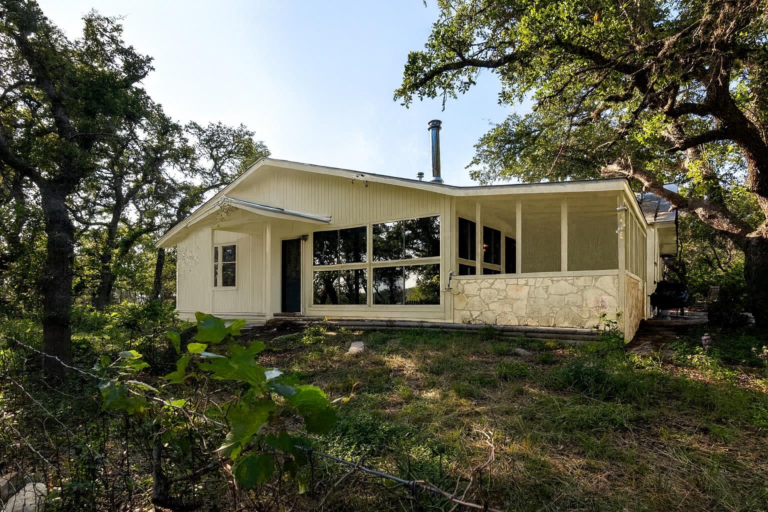 435 Spangenberg Rd Property Photo 3