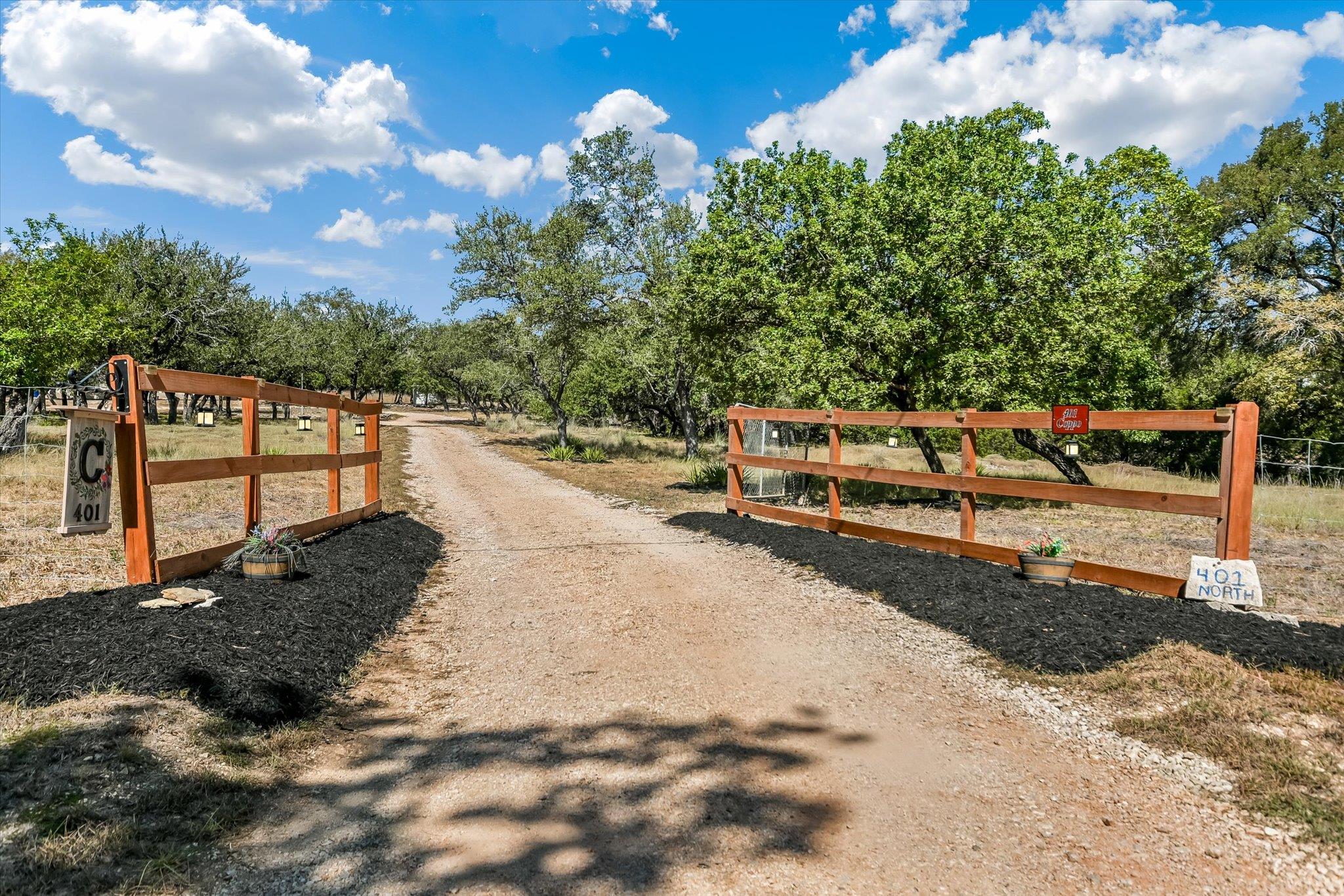 401 N Rainbow Ranch Rd Property Photo 1