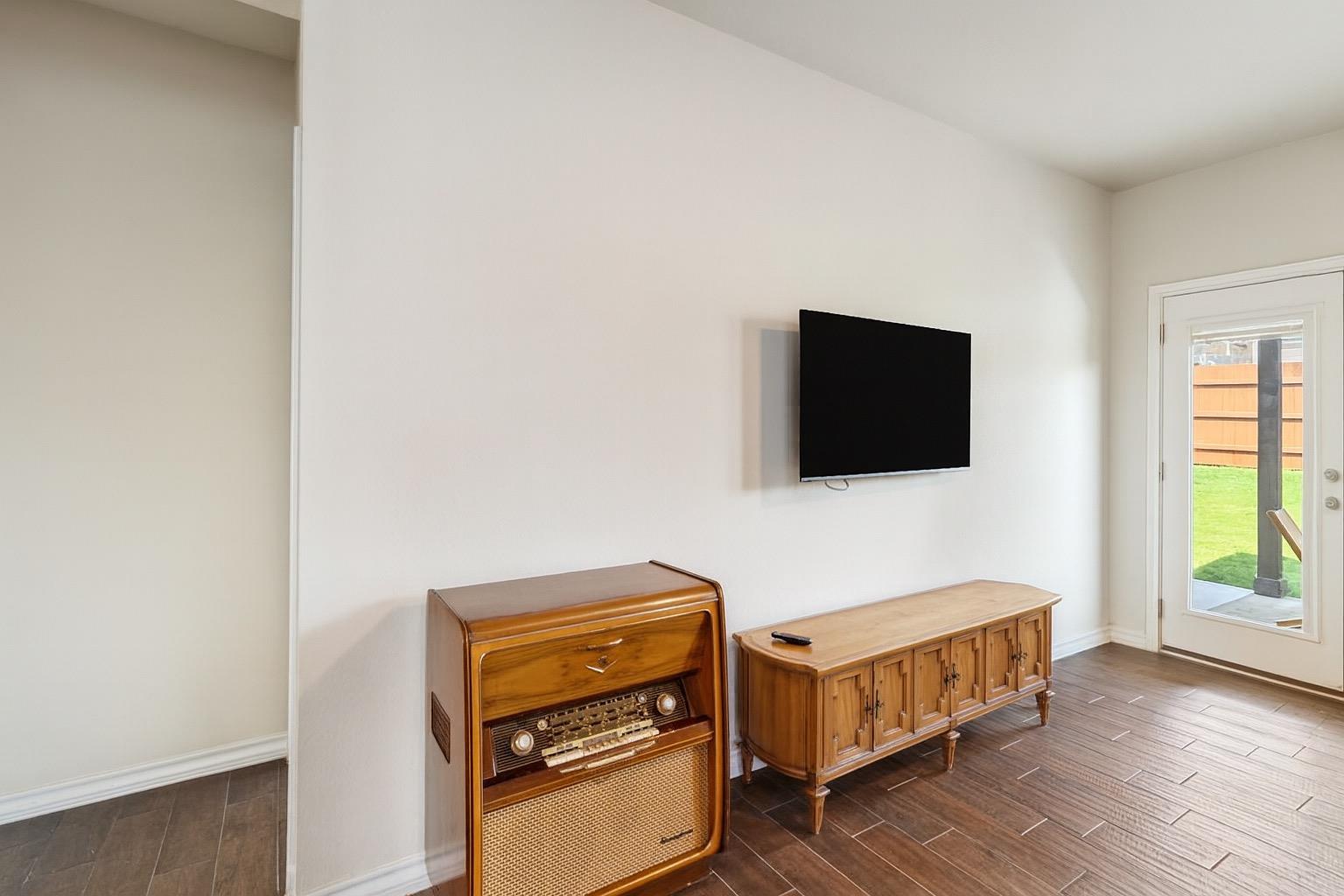 707 Eves Necklace Dr Property Photo 14