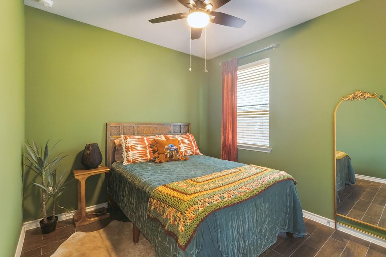 707 Eves Necklace Dr Property Photo 17