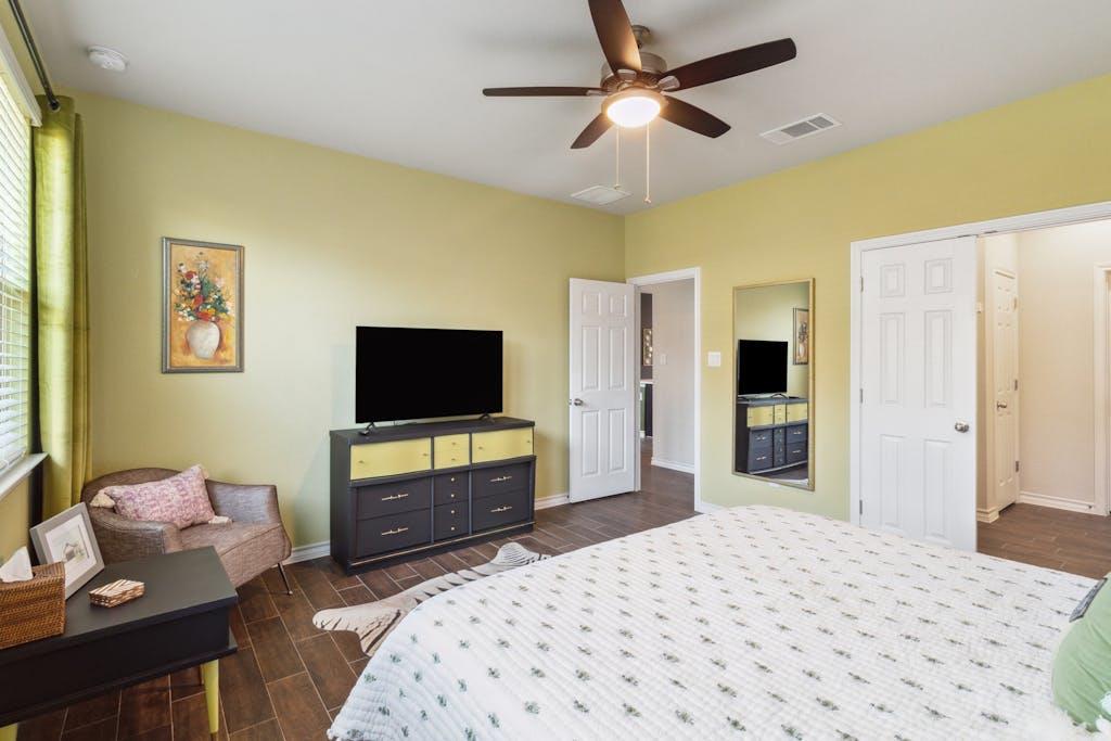 707 Eves Necklace Dr Property Photo 19