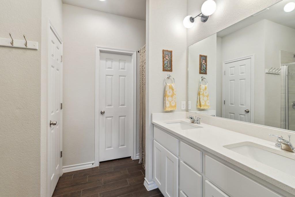 707 Eves Necklace Dr Property Photo 20