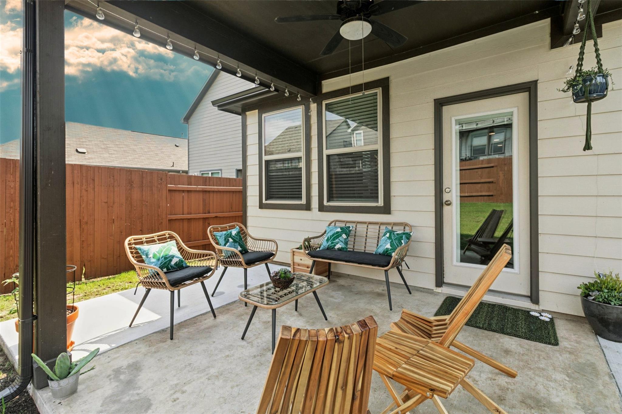 707 Eves Necklace Dr Property Photo 23