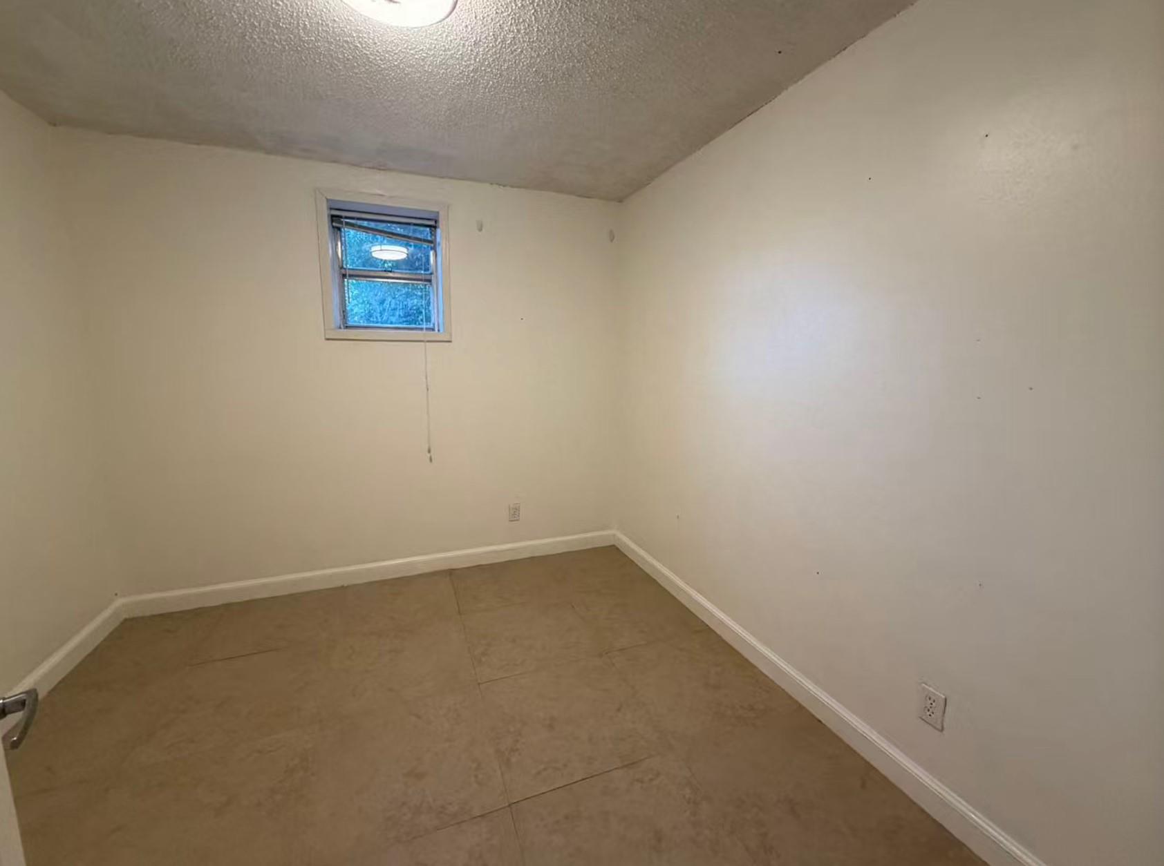 803 W 28th St #101 Property Photo 5
