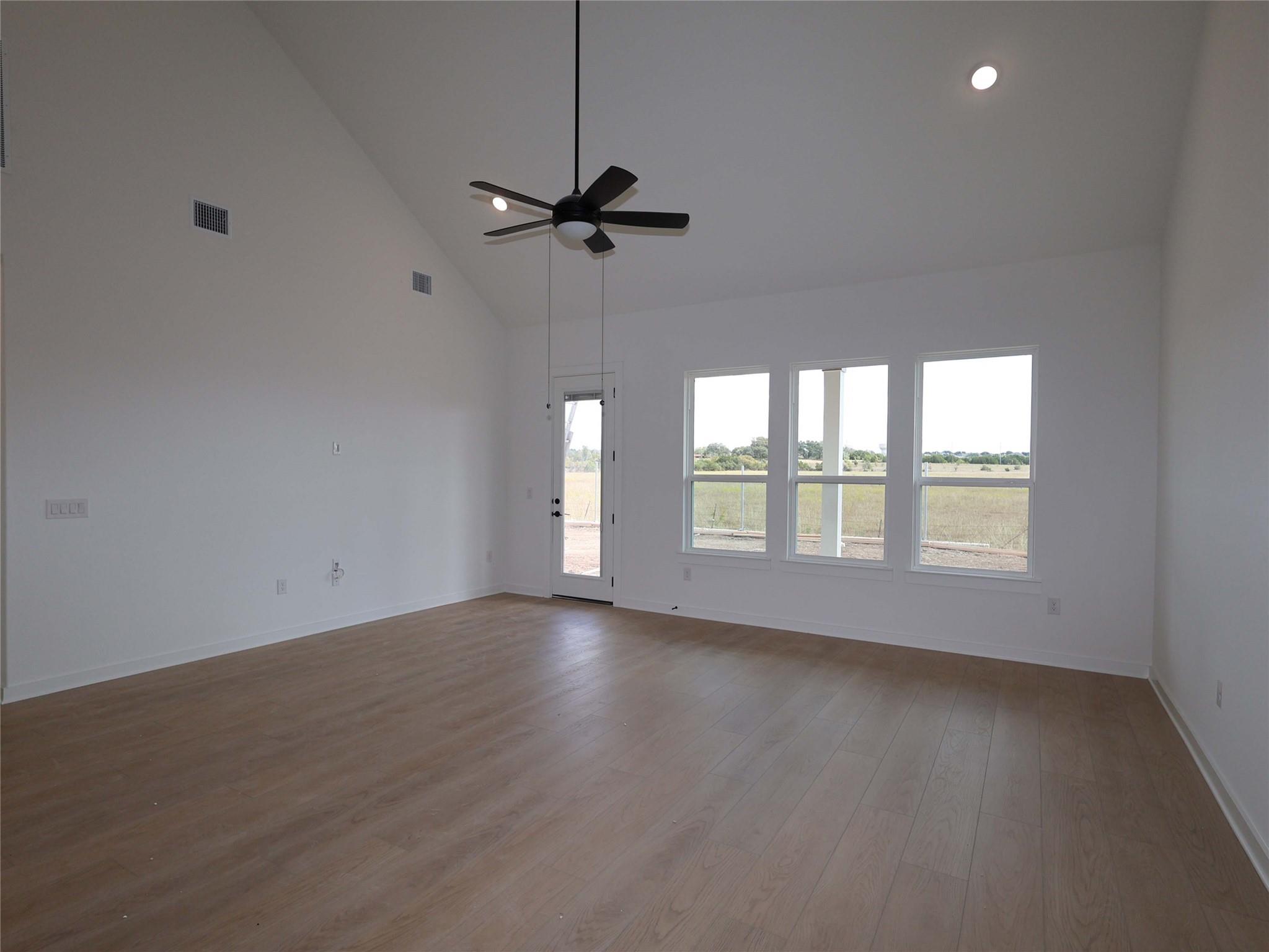 2024 Lolo Ln Property Photo 4