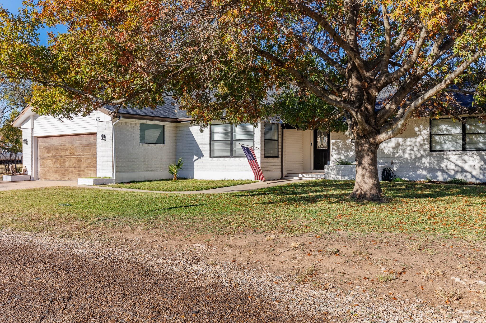 139 E Cottonwood Dr Property Photo 2