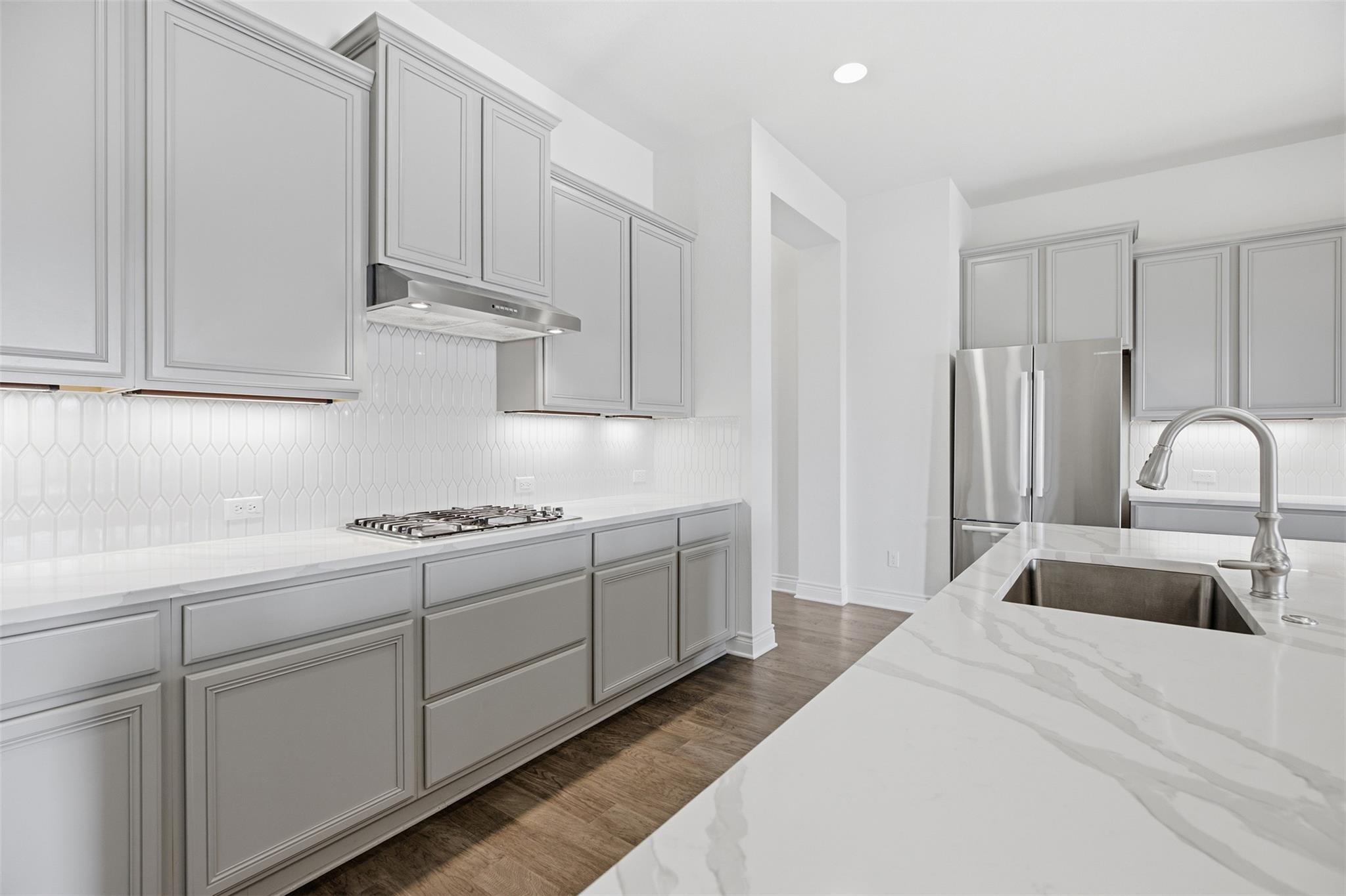 905 Almeria Bnd Property Photo 6