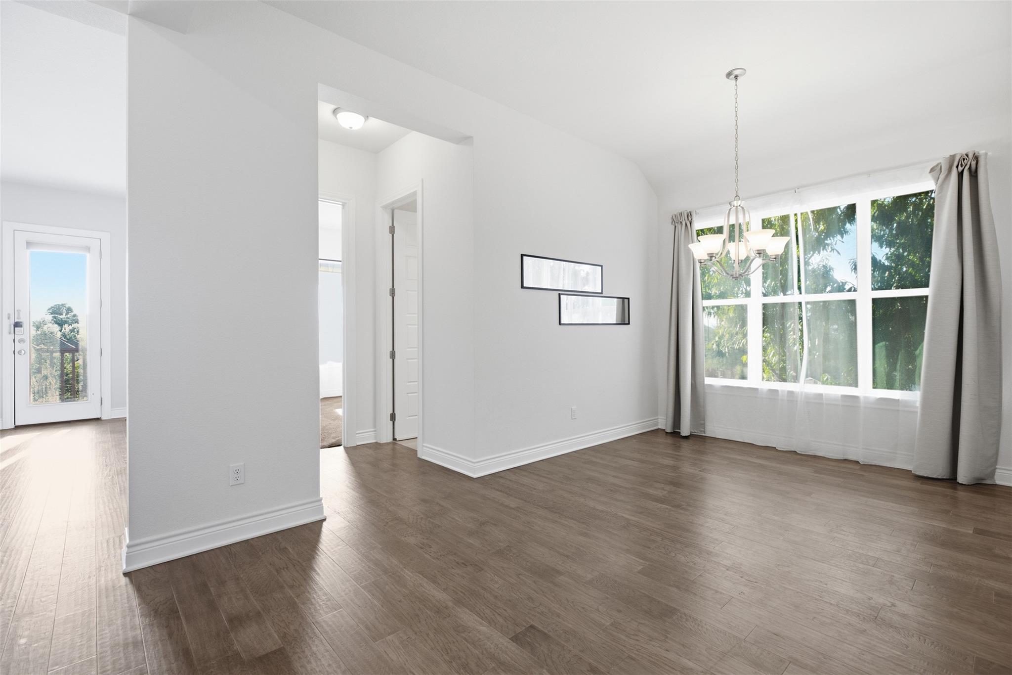 905 Almeria Bnd Property Photo 8