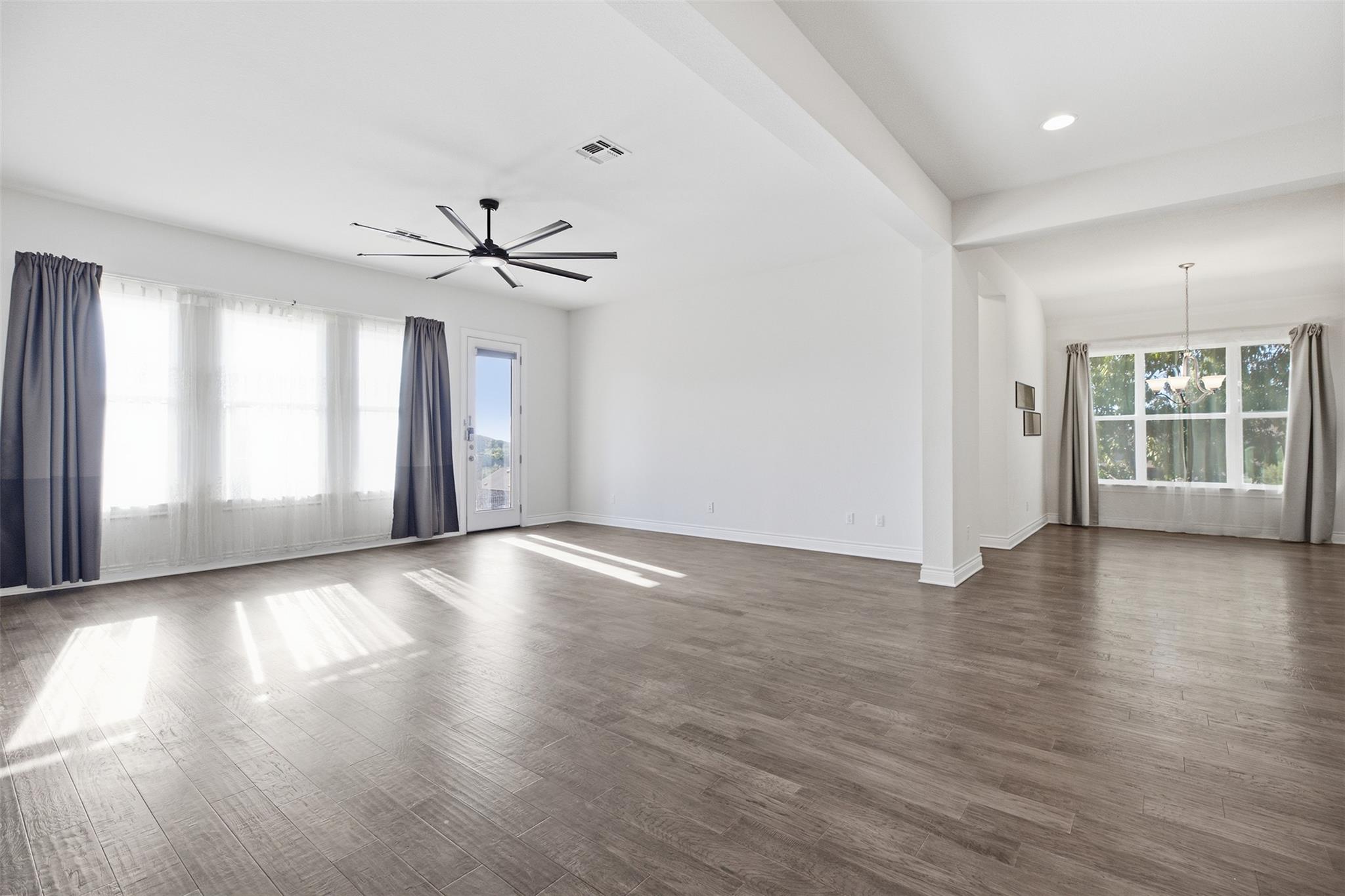 905 Almeria Bnd Property Photo 9