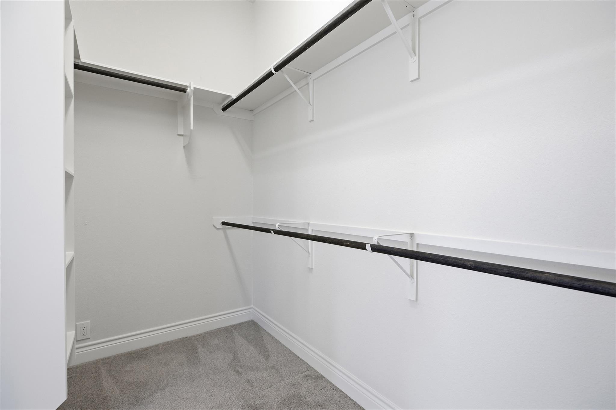 905 Almeria Bnd Property Photo 18