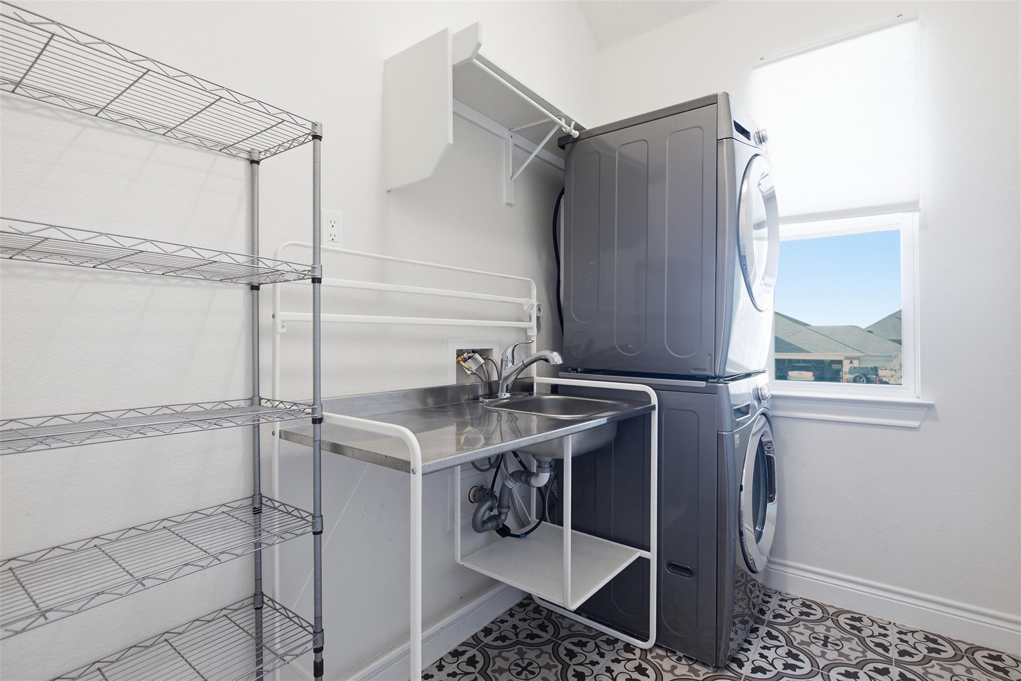 905 Almeria Bnd Property Photo 29