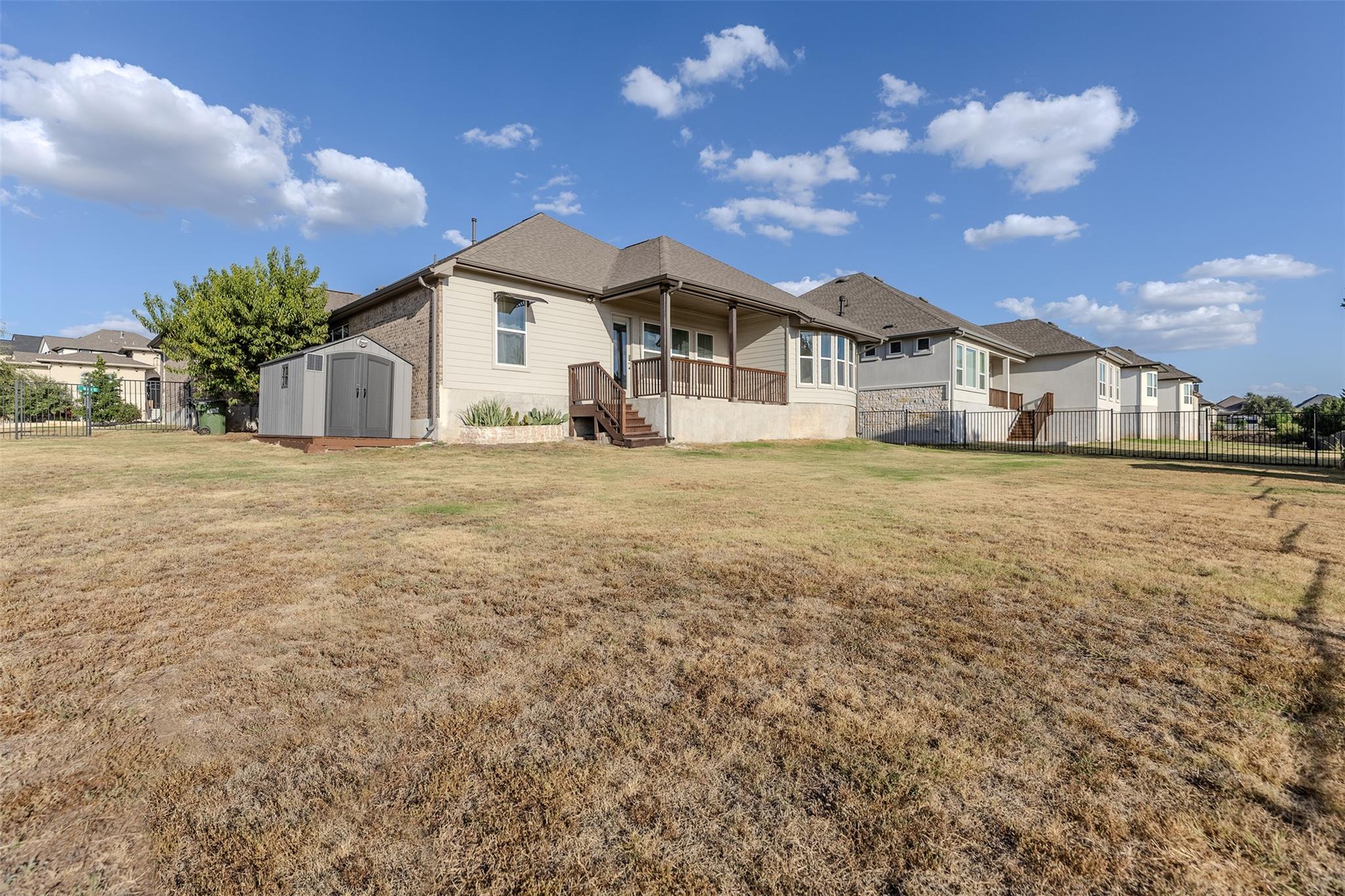905 Almeria Bnd Property Photo 31