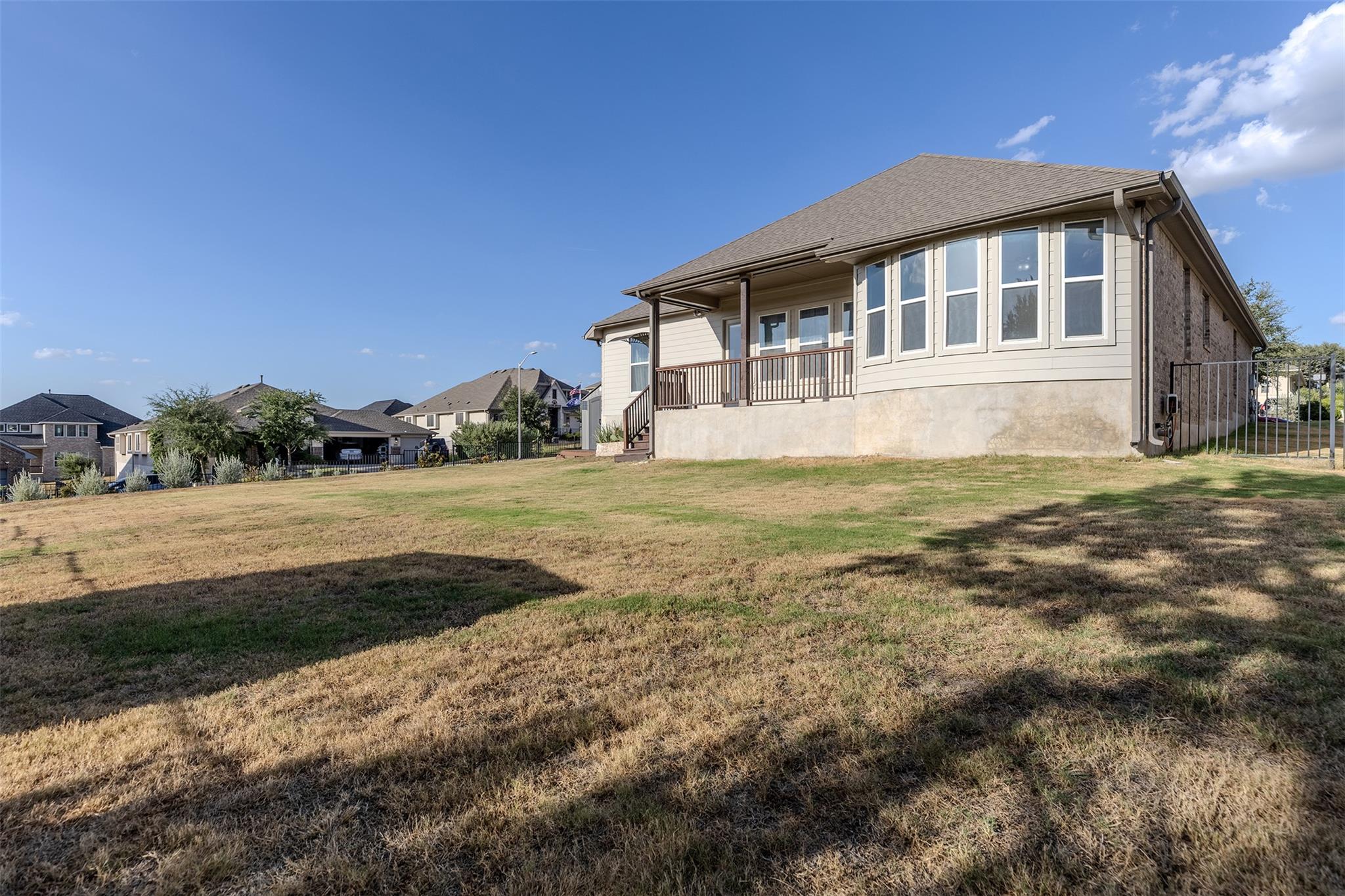 905 Almeria Bnd Property Photo 32