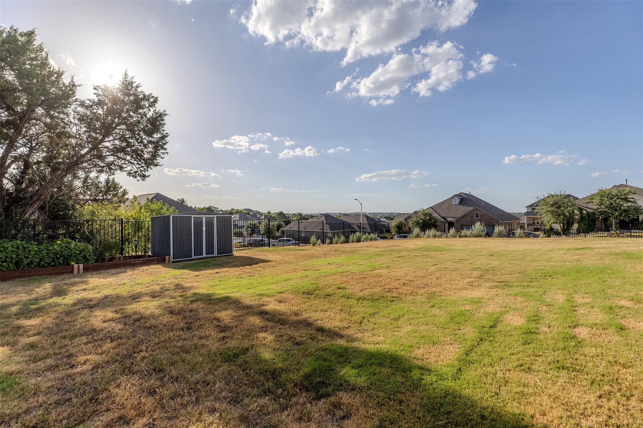 905 Almeria Bnd Property Photo 33
