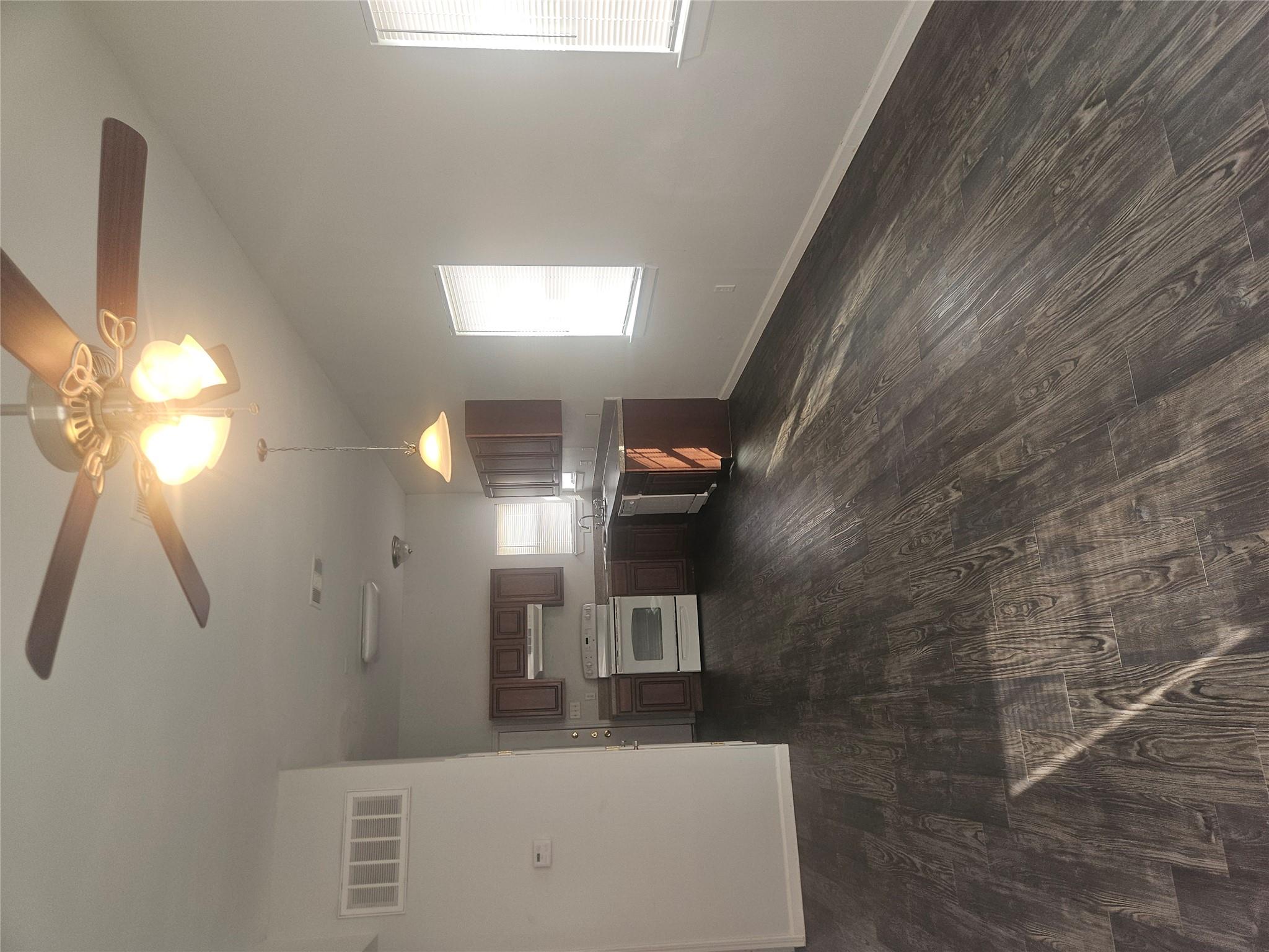 644 Mill St #b Property Photo 1