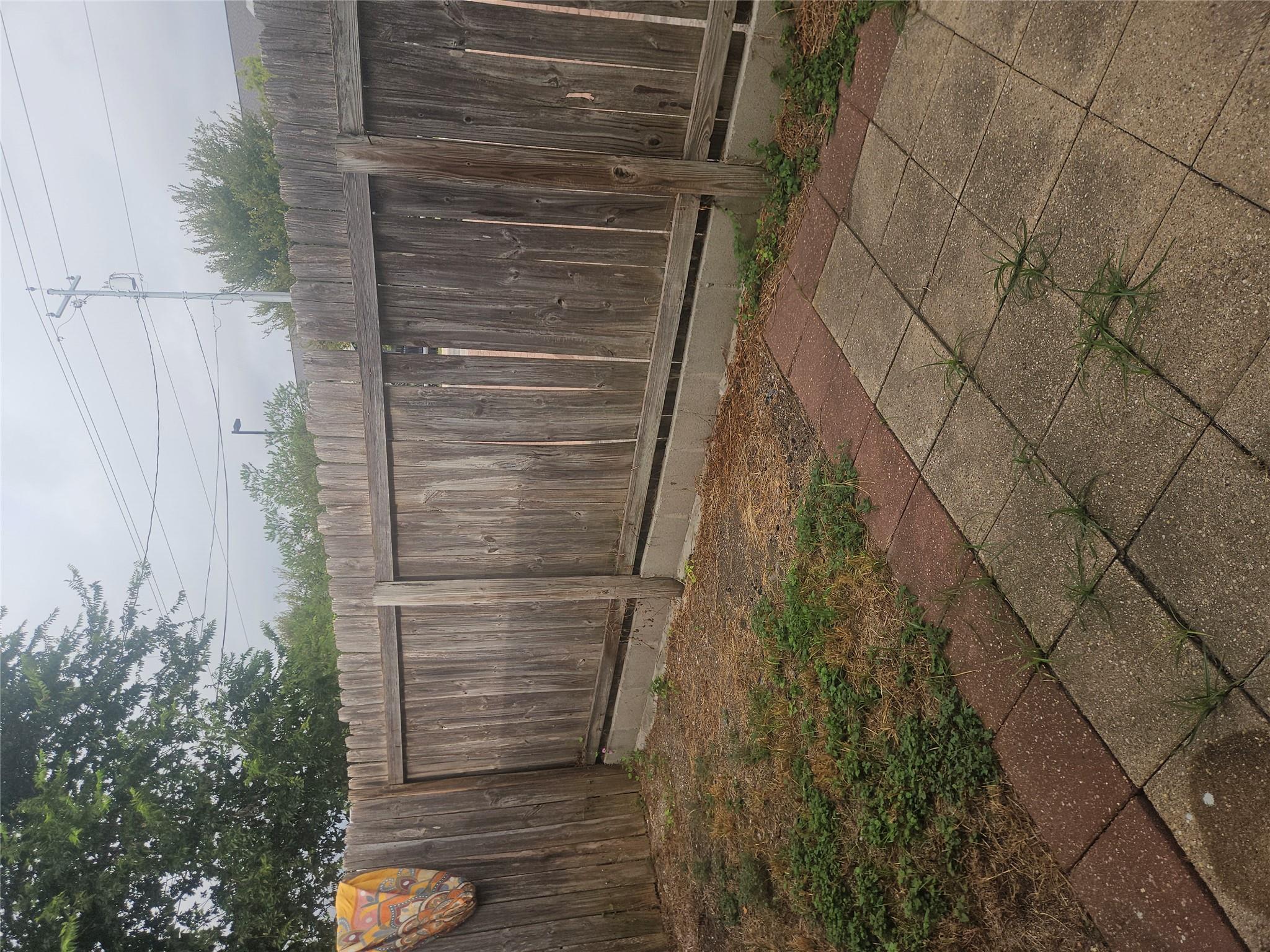 644 Mill St #b Property Photo 3