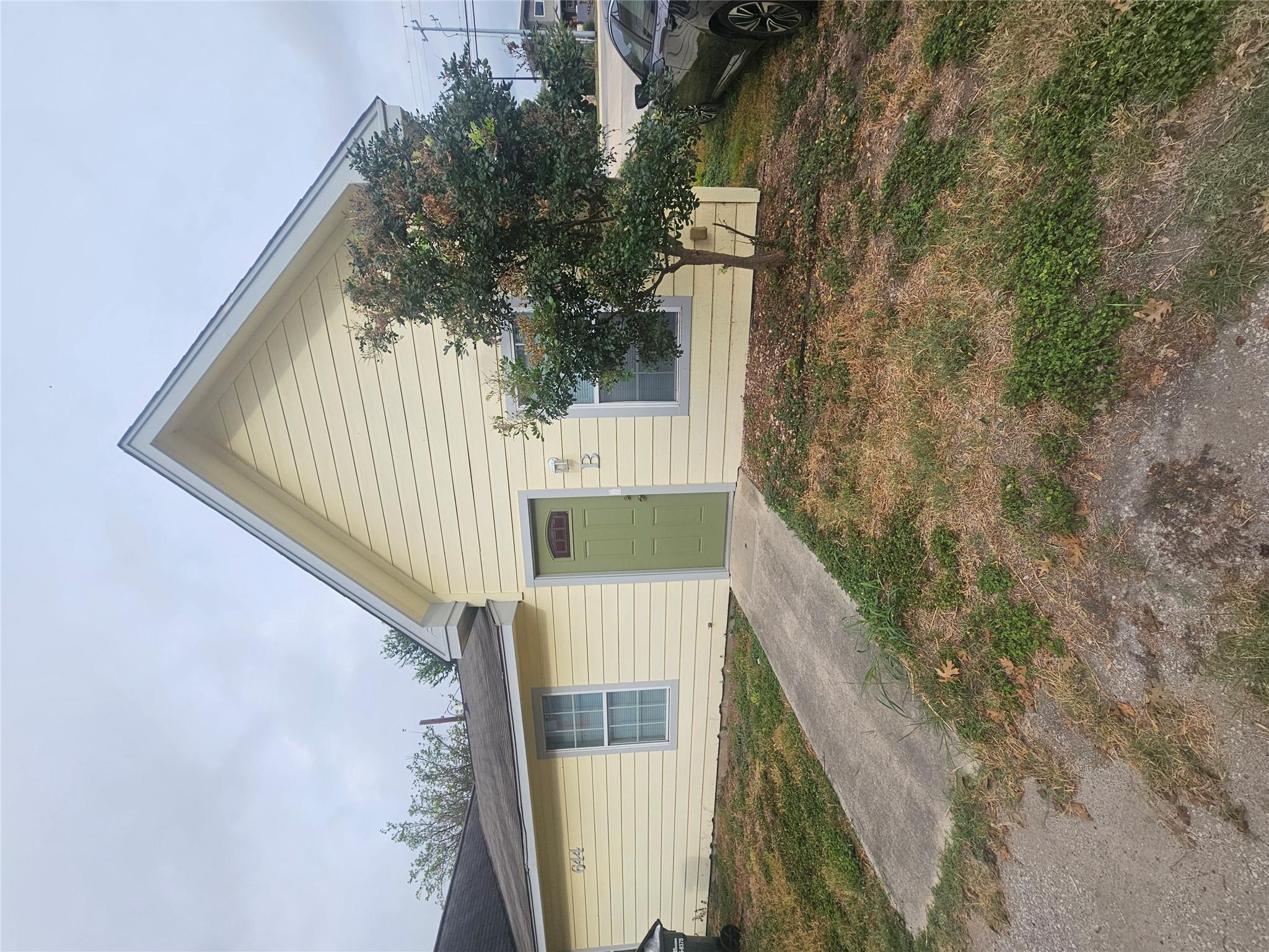 644 Mill St #b Property Photo 4