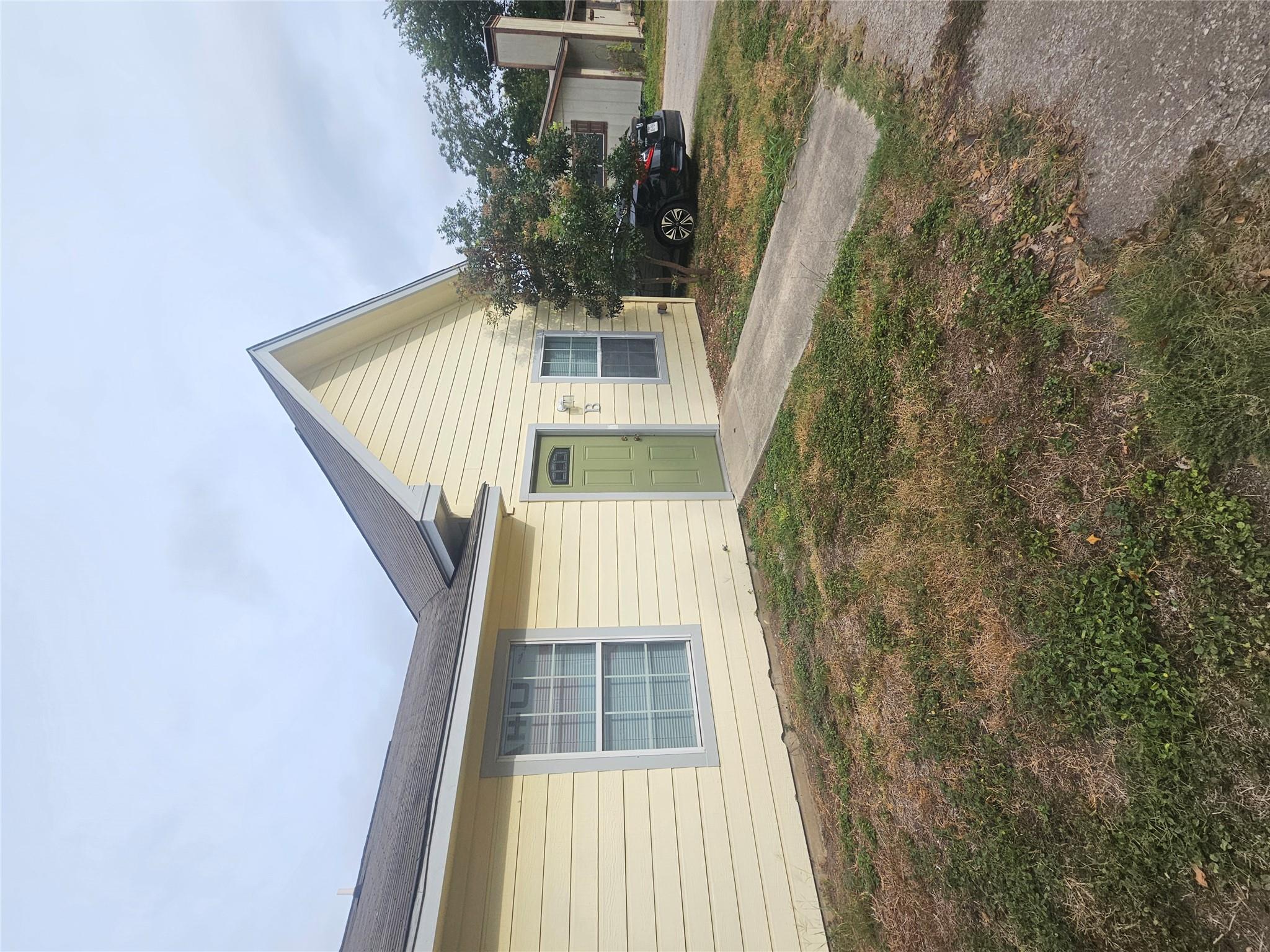 644 Mill St #b Property Photo 5