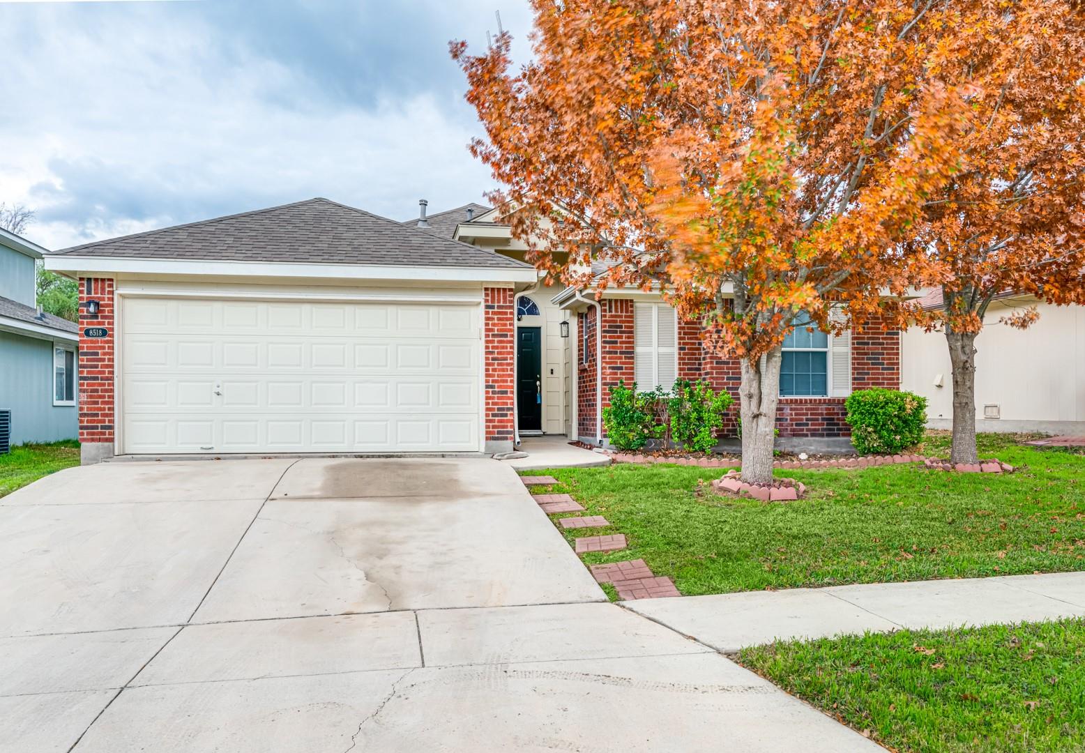 8518 Trumpet Cir Property Photo 2