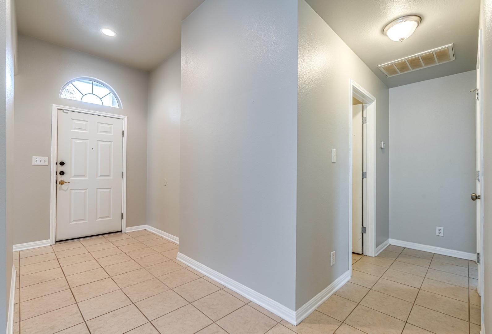 8518 Trumpet Cir Property Photo 3
