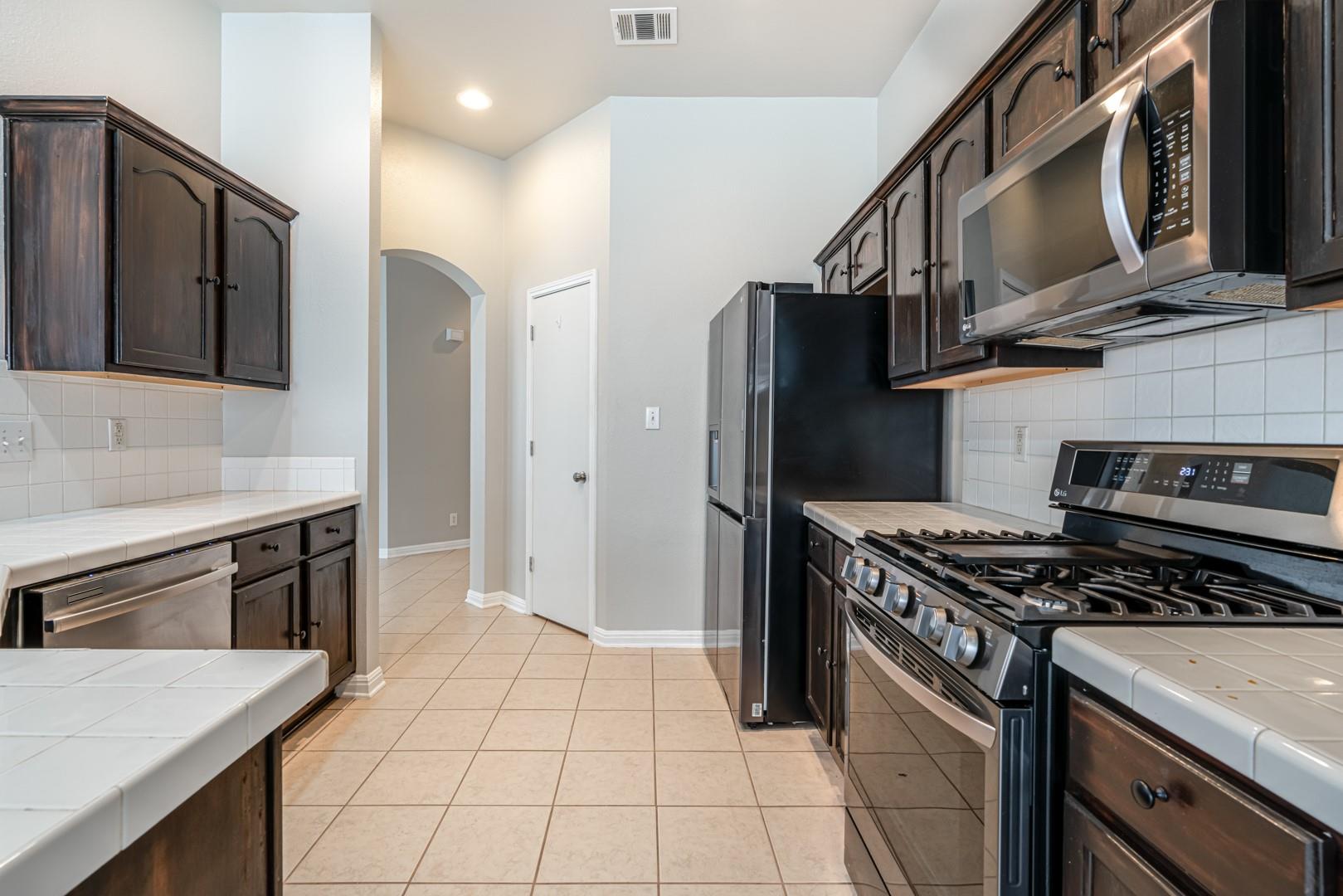 8518 Trumpet Cir Property Photo 6