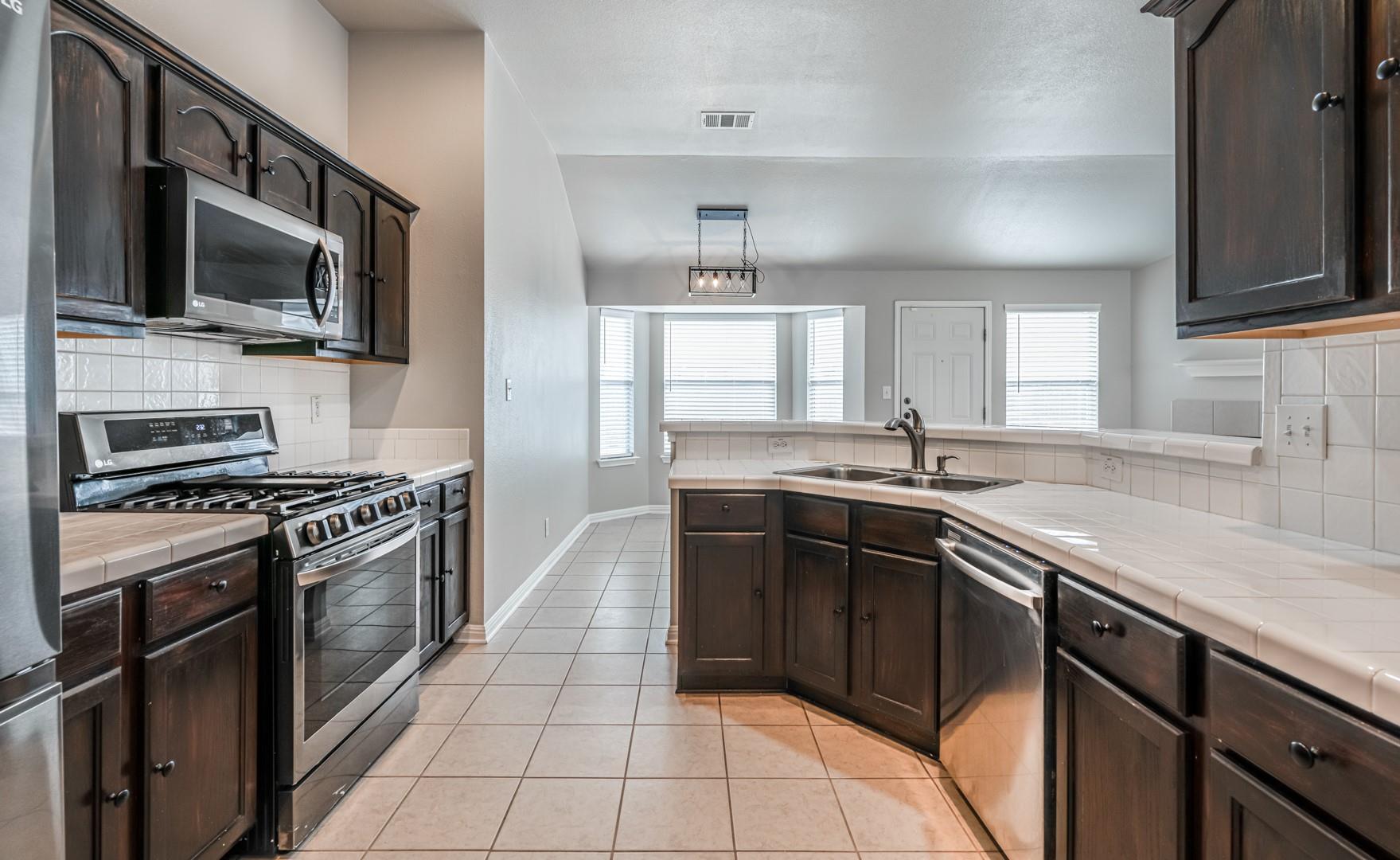 8518 Trumpet Cir Property Photo 7