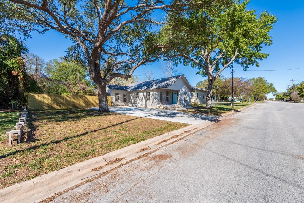 404 S Oak Ave Property Photo